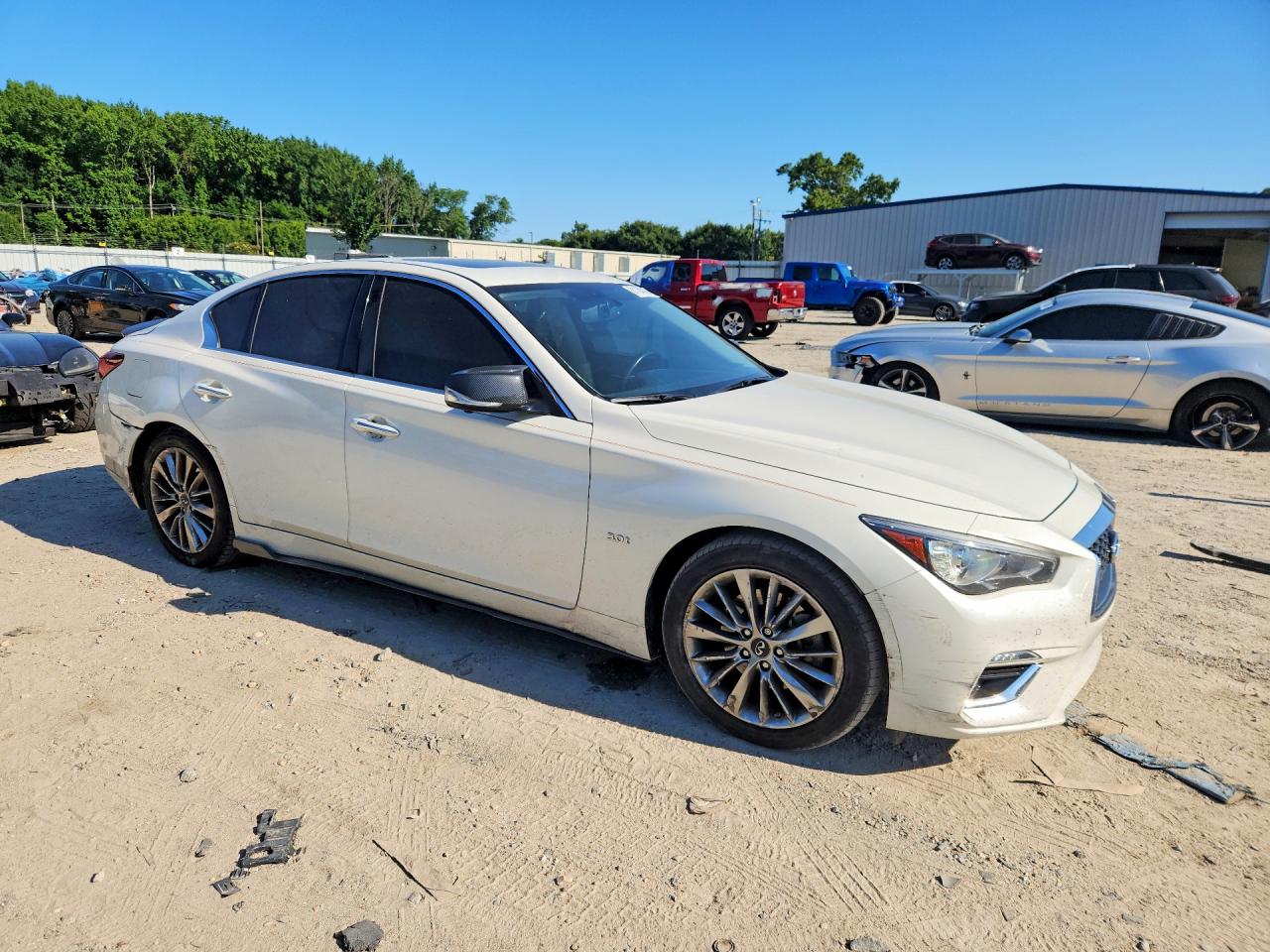2018 Infiniti Q50 3.0t Luxe White vin: JN1EV7AP0JM592153