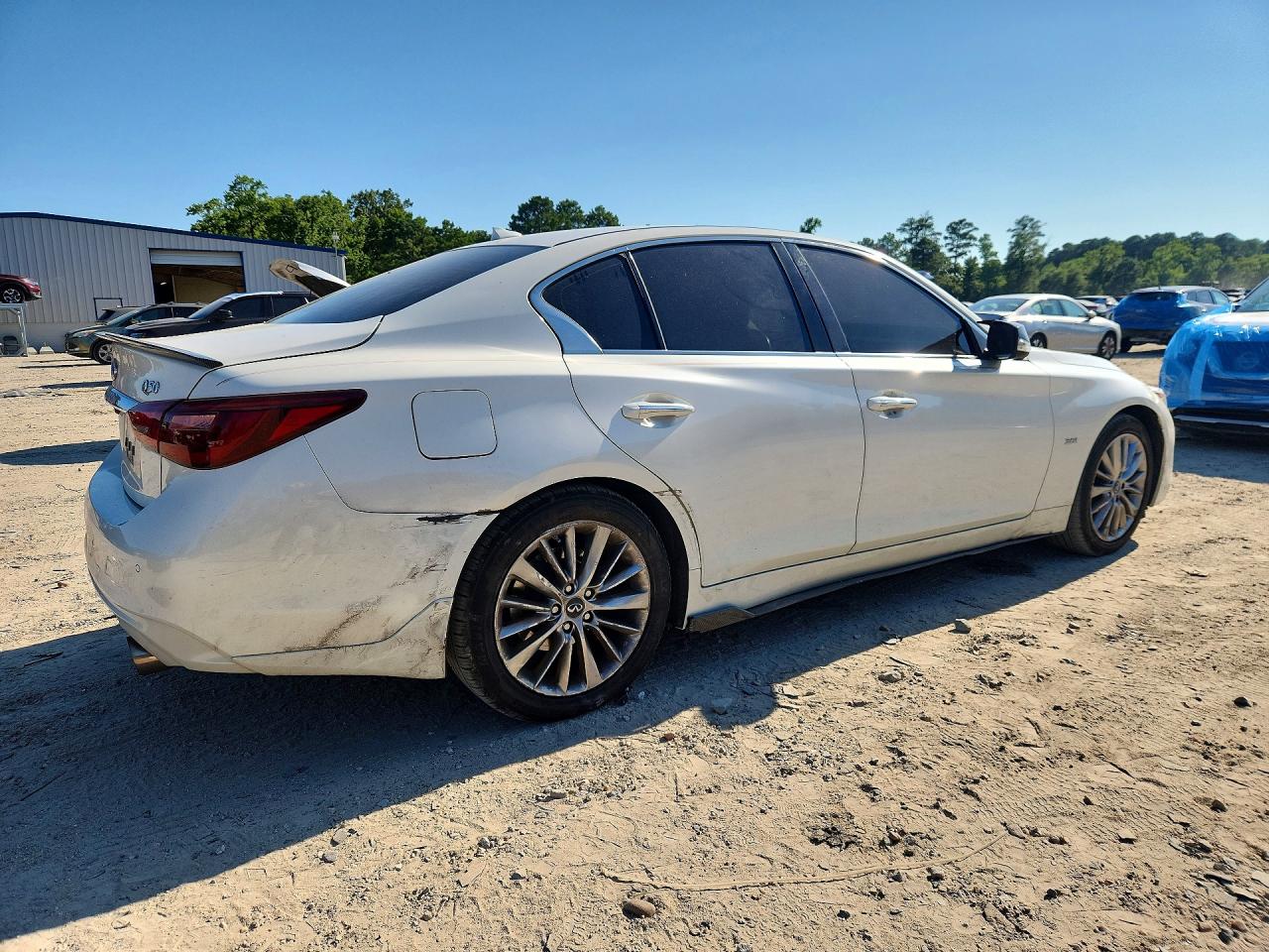 2018 Infiniti Q50 3.0t Luxe White vin: JN1EV7AP0JM592153