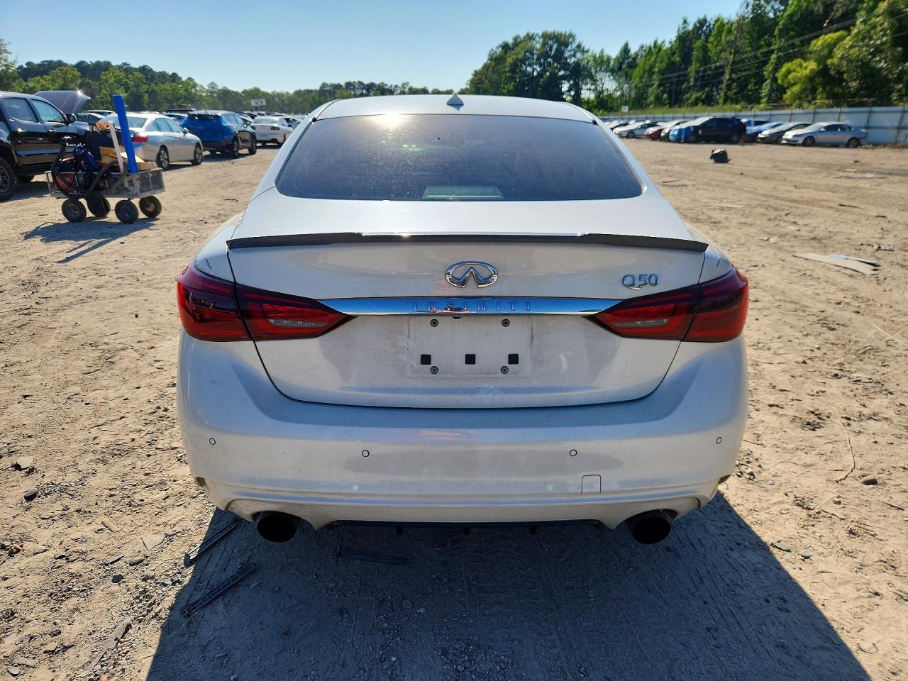 2018 Infiniti Q50 3.0t Luxe White vin: JN1EV7AP0JM592153