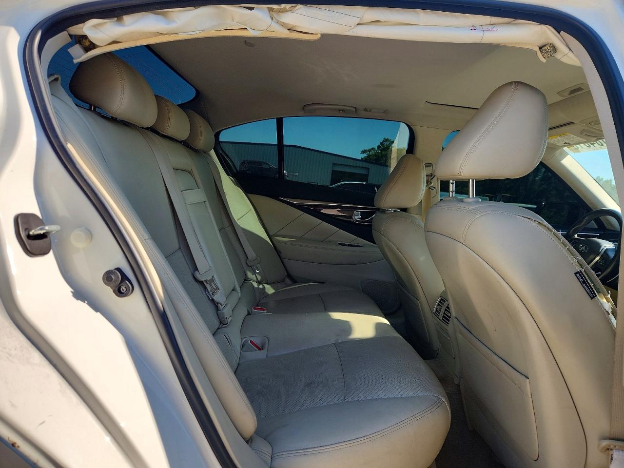 2018 Infiniti Q50 3.0t Luxe White vin: JN1EV7AP0JM592153