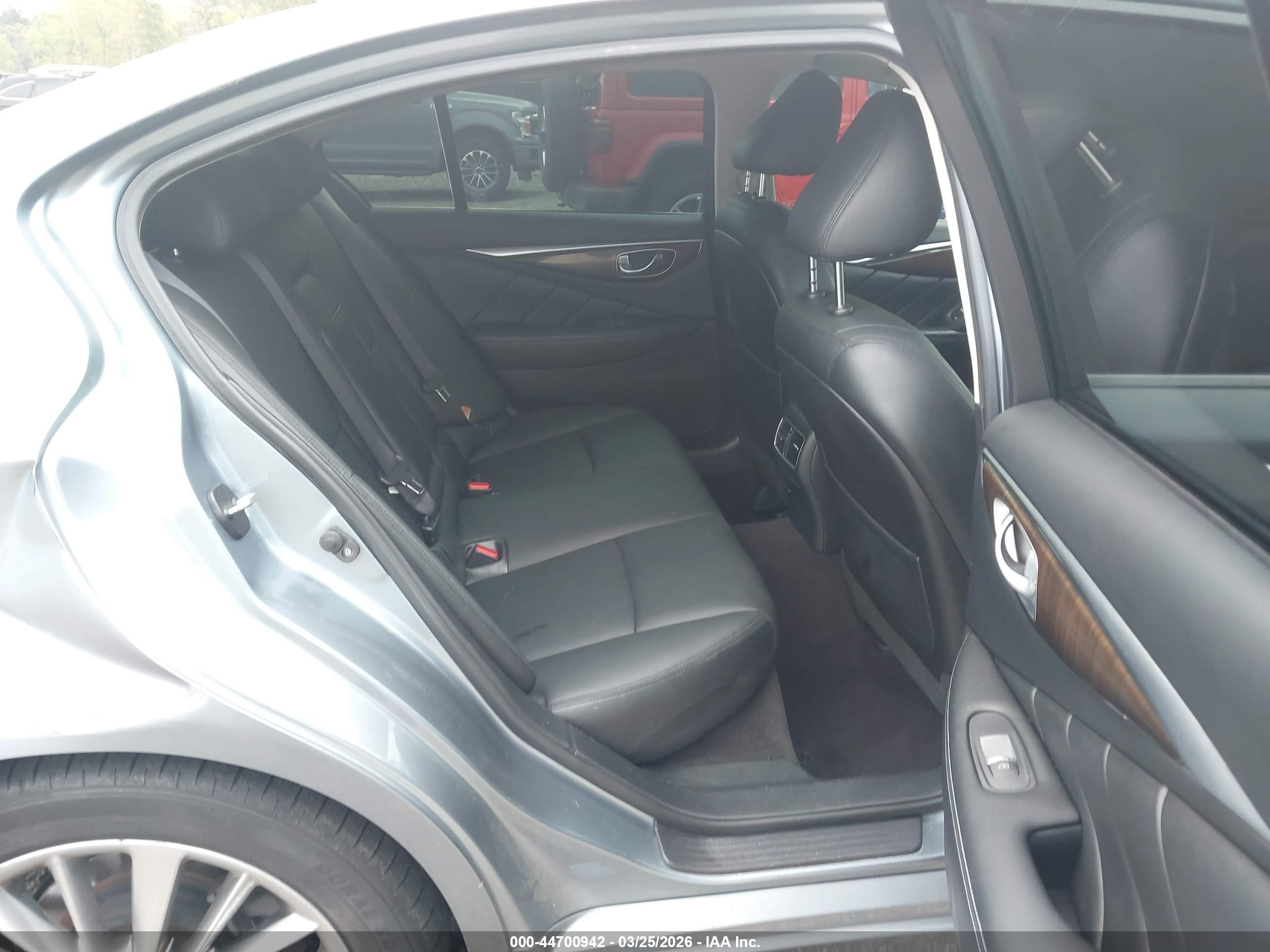 2018 Infiniti Q50 3.0t Luxe Silver vin: JN1EV7AP2JM353249