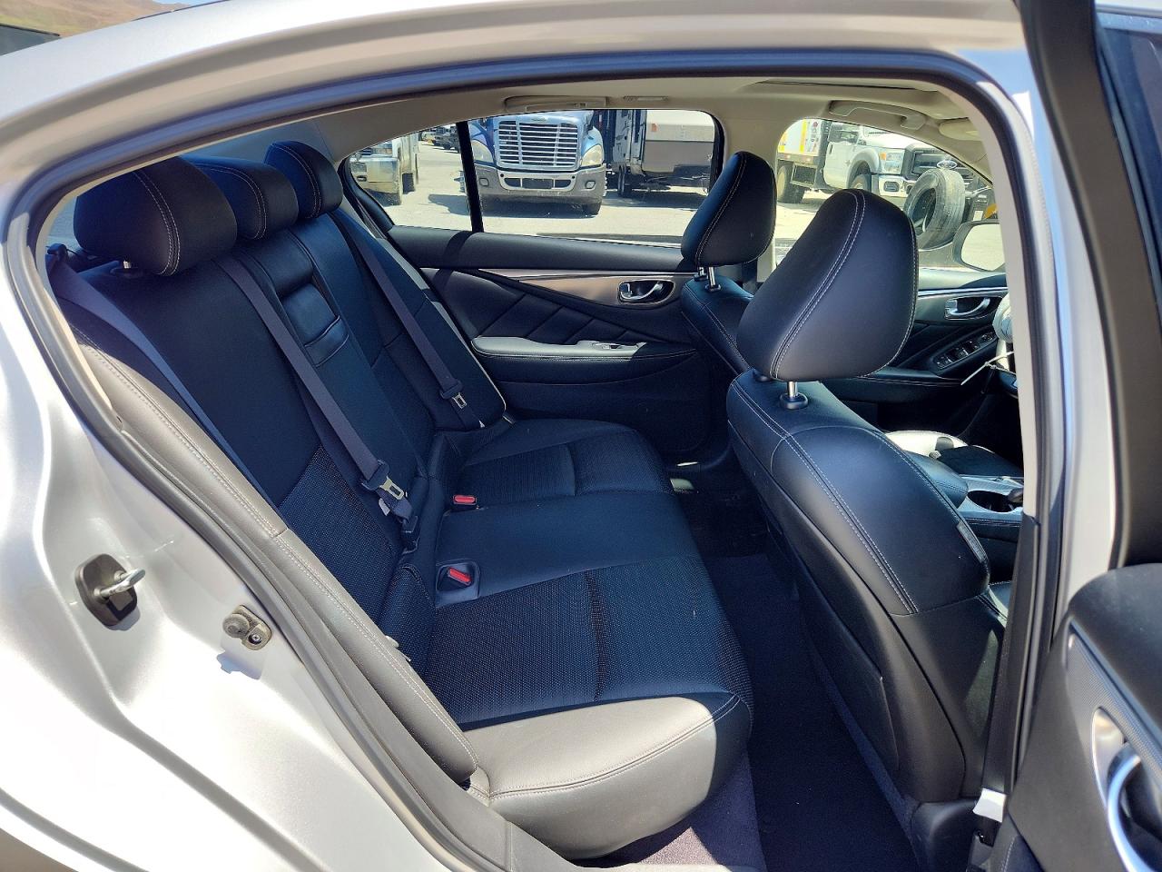 2018 Infiniti Q50 3.0t Sport Silver vin: JN1EV7AP2JM359973