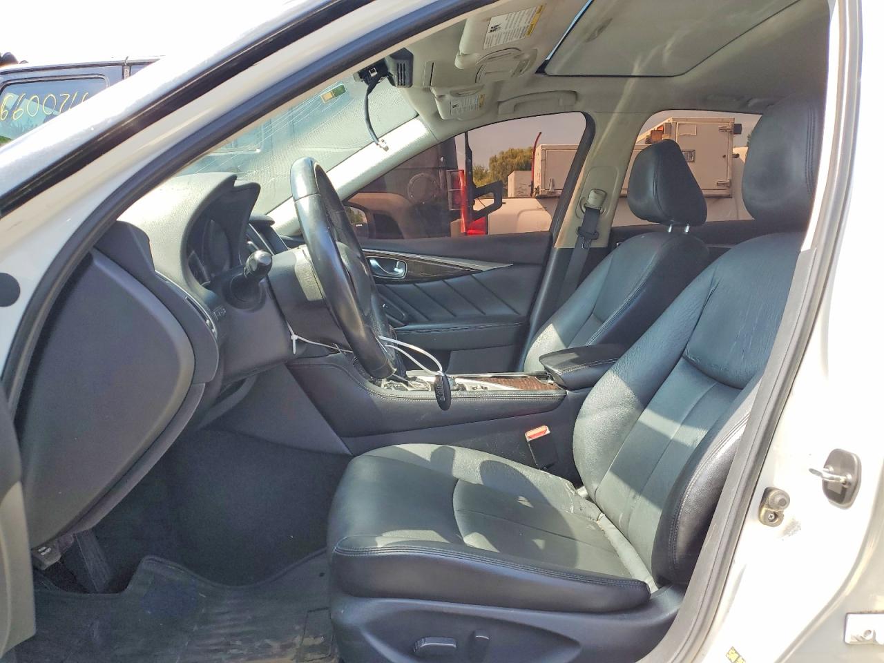 2018 Infiniti Q50 3.0t Luxe White vin: JN1EV7AP3JM352840