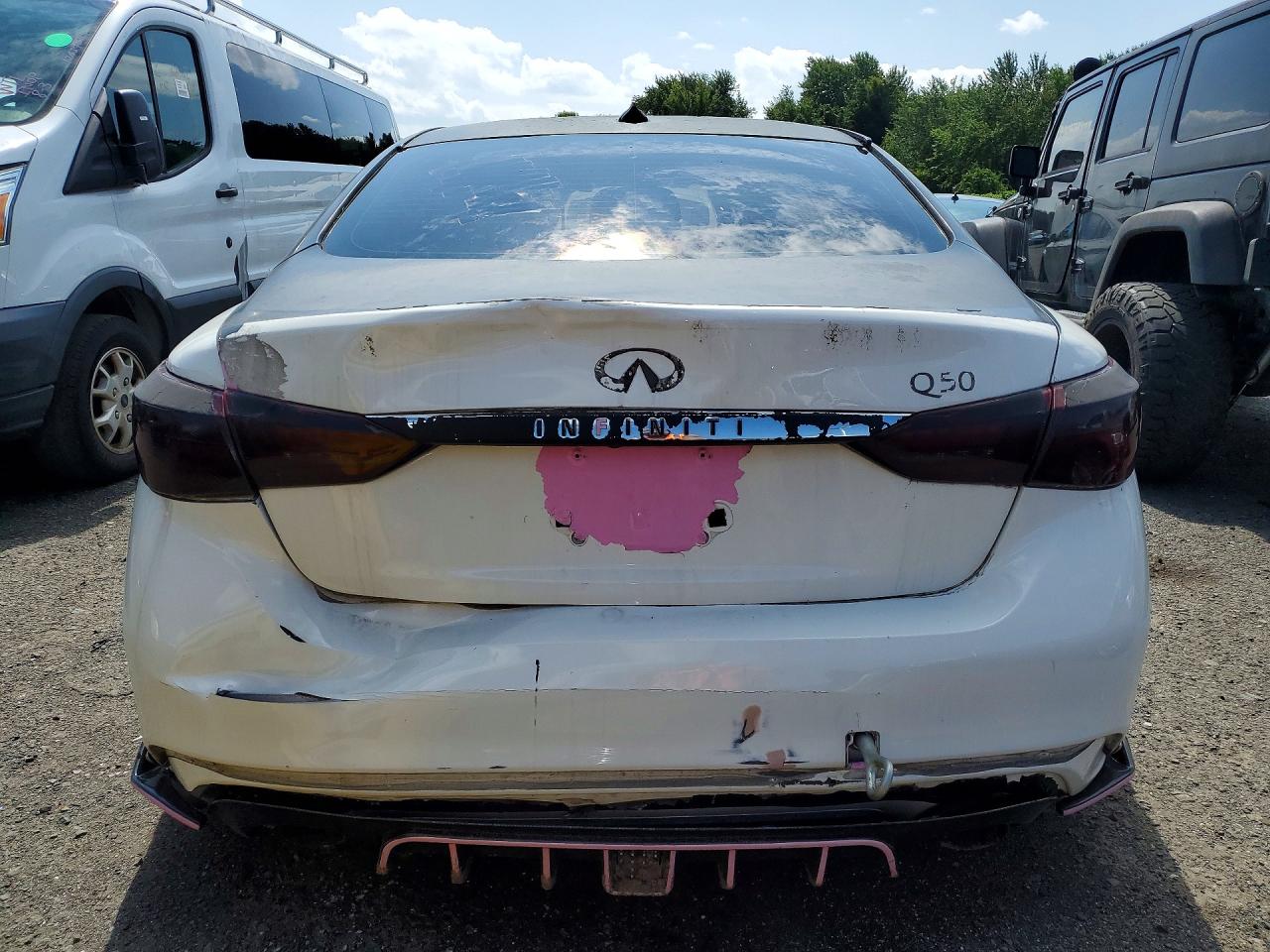 2018 Infiniti Q50 3.0t Luxe White vin: JN1EV7AP3JM352840