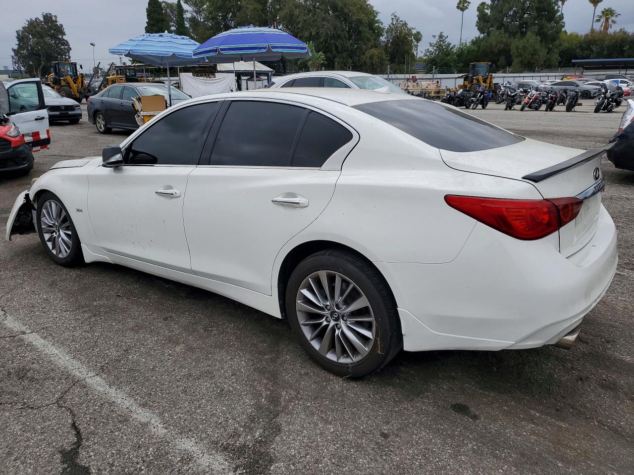 2018 Infiniti Q50 3.0t Luxe White vin: JN1EV7AP3JM590767