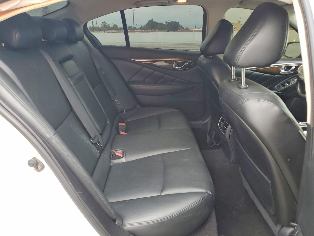2018 Infiniti Q50 3.0t Luxe White vin: JN1EV7AP3JM590767