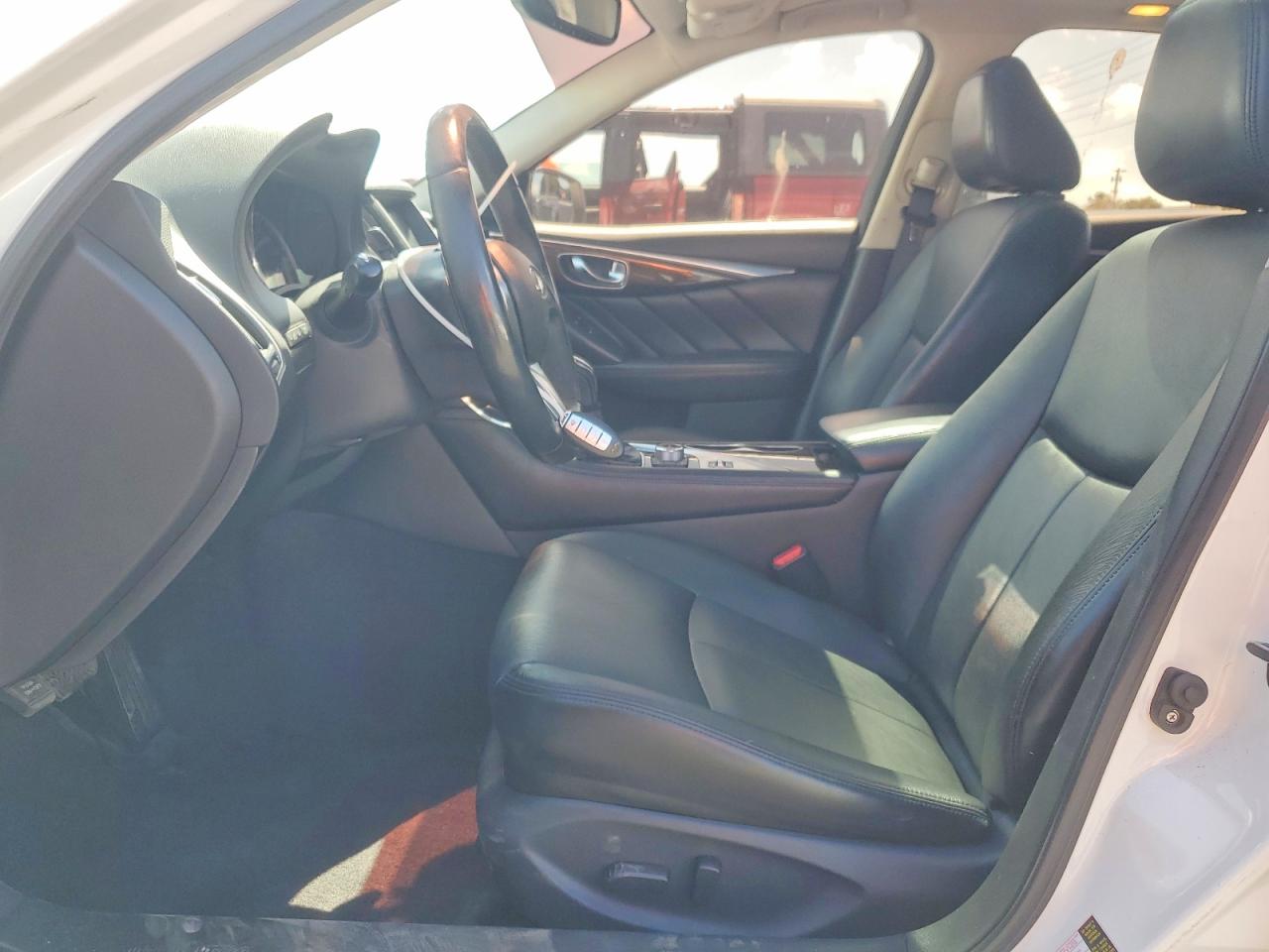 2018 Infiniti Q50 3.0t Luxe White vin: JN1EV7AP3JM591336