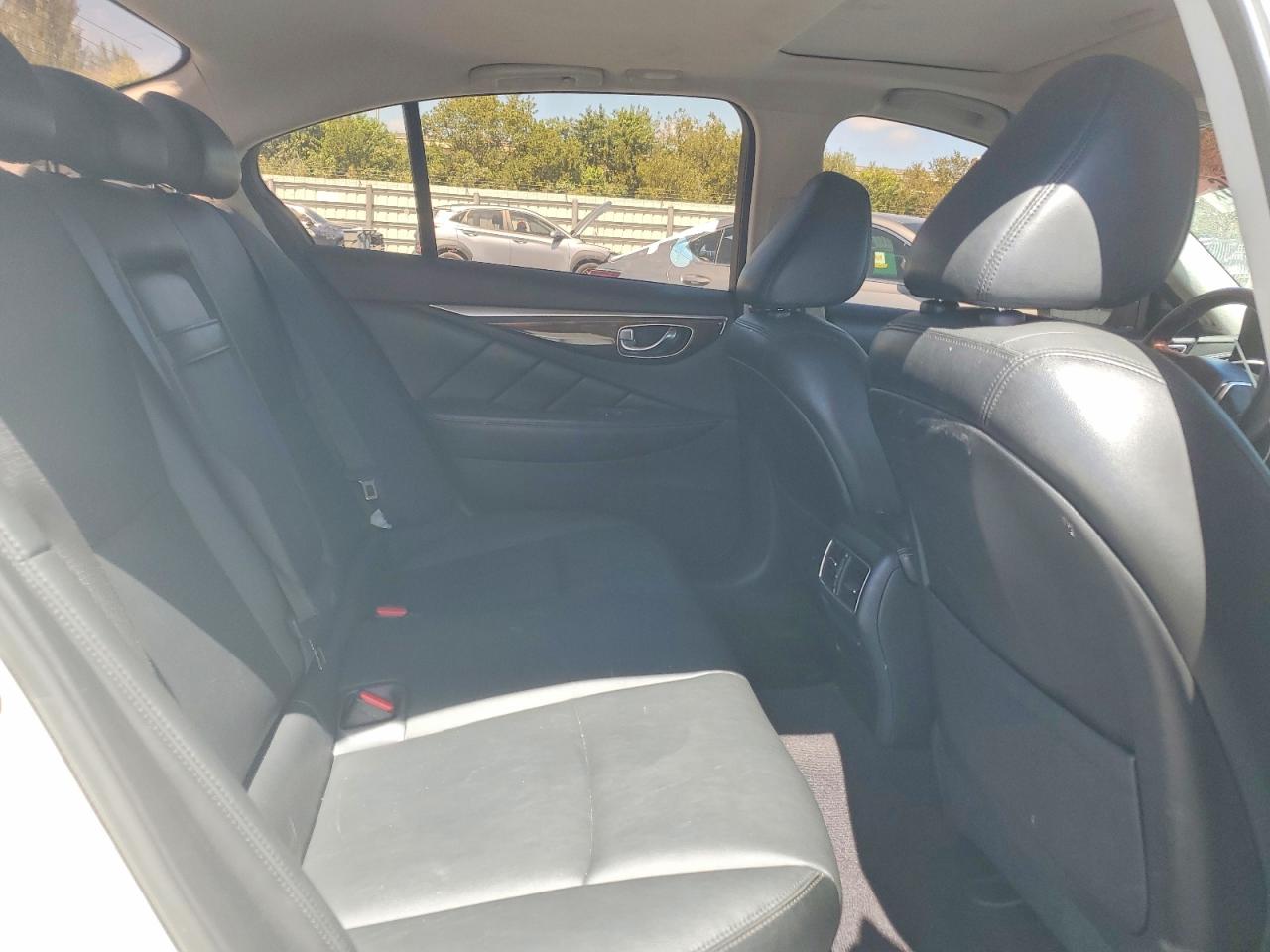 2018 Infiniti Q50 3.0t Luxe White vin: JN1EV7AP3JM591336