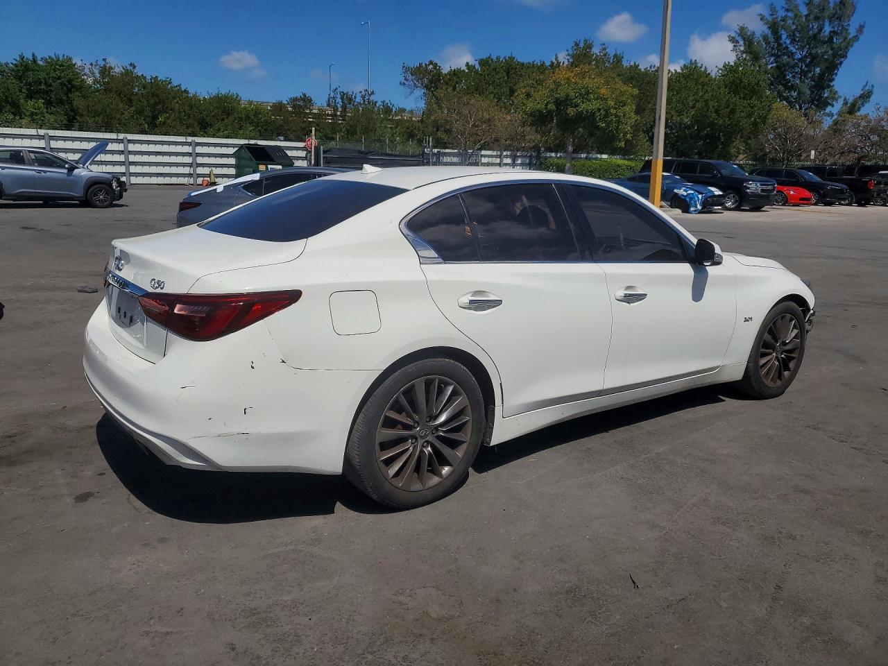2018 Infiniti Q50 3.0t Luxe White vin: JN1EV7AP3JM591336