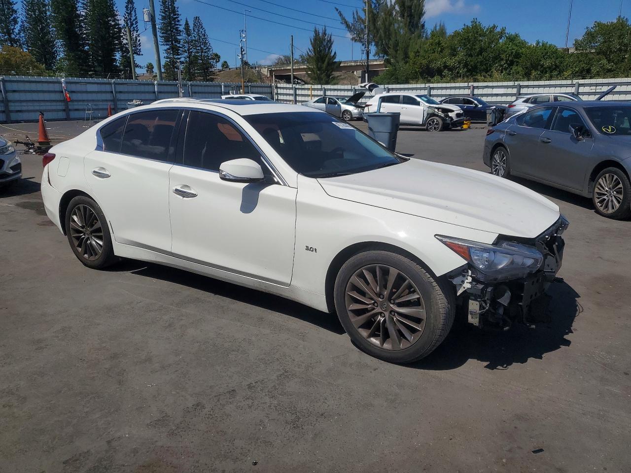 2018 Infiniti Q50 3.0t Luxe White vin: JN1EV7AP3JM591336