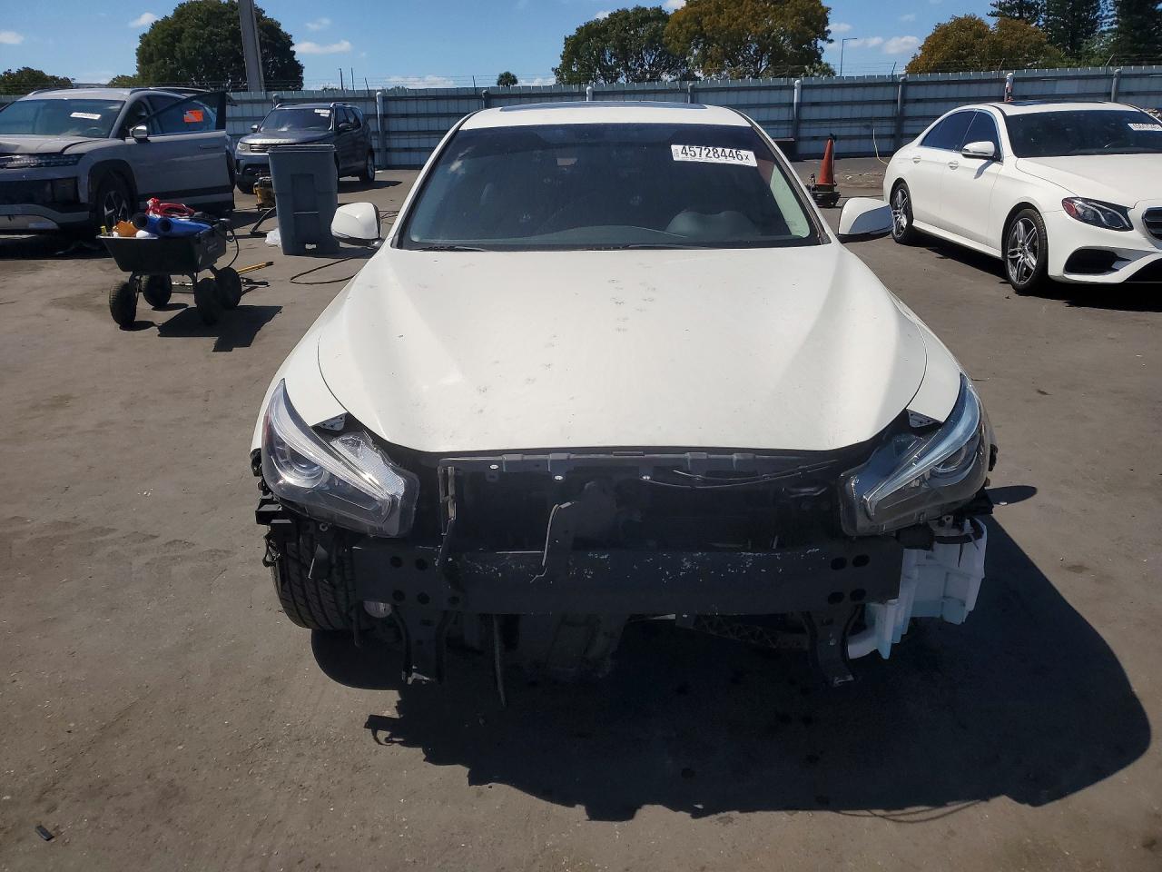 2018 Infiniti Q50 3.0t Luxe White vin: JN1EV7AP3JM591336