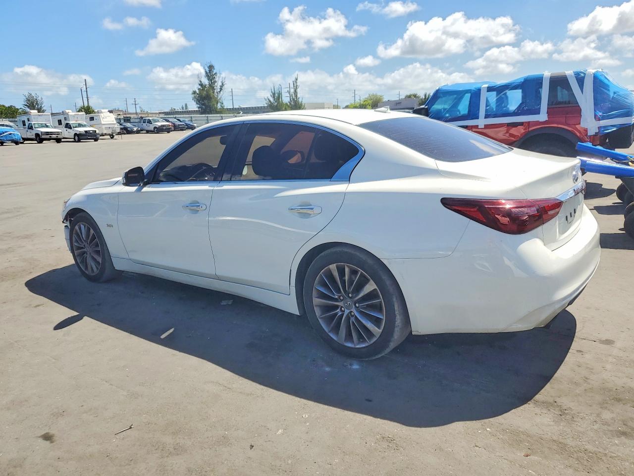 2018 Infiniti Q50 3.0t Luxe White vin: JN1EV7AP3JM591336