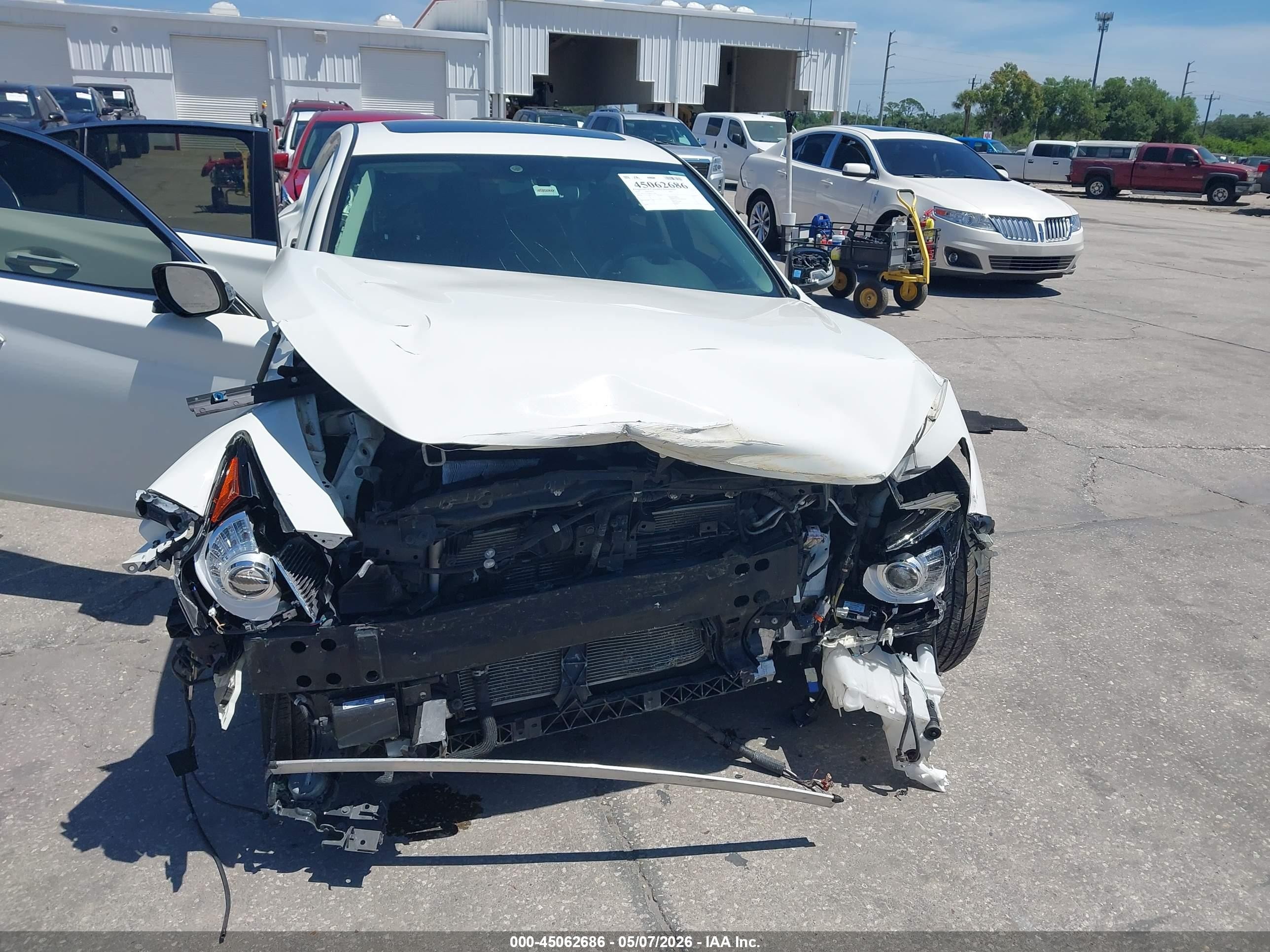 2019 Infiniti Q50 3.0t Luxe Белый vin: JN1EV7AP4KM517540