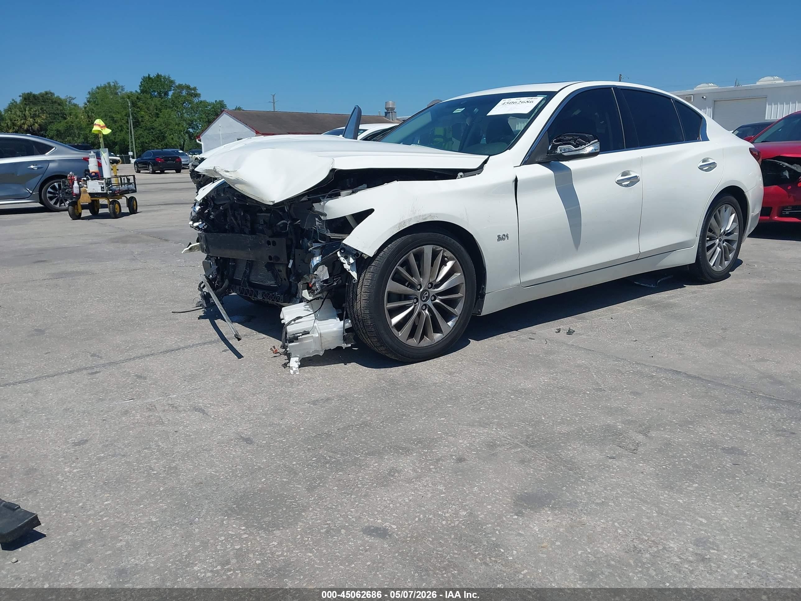 2019 Infiniti Q50 3.0t Luxe Белый vin: JN1EV7AP4KM517540