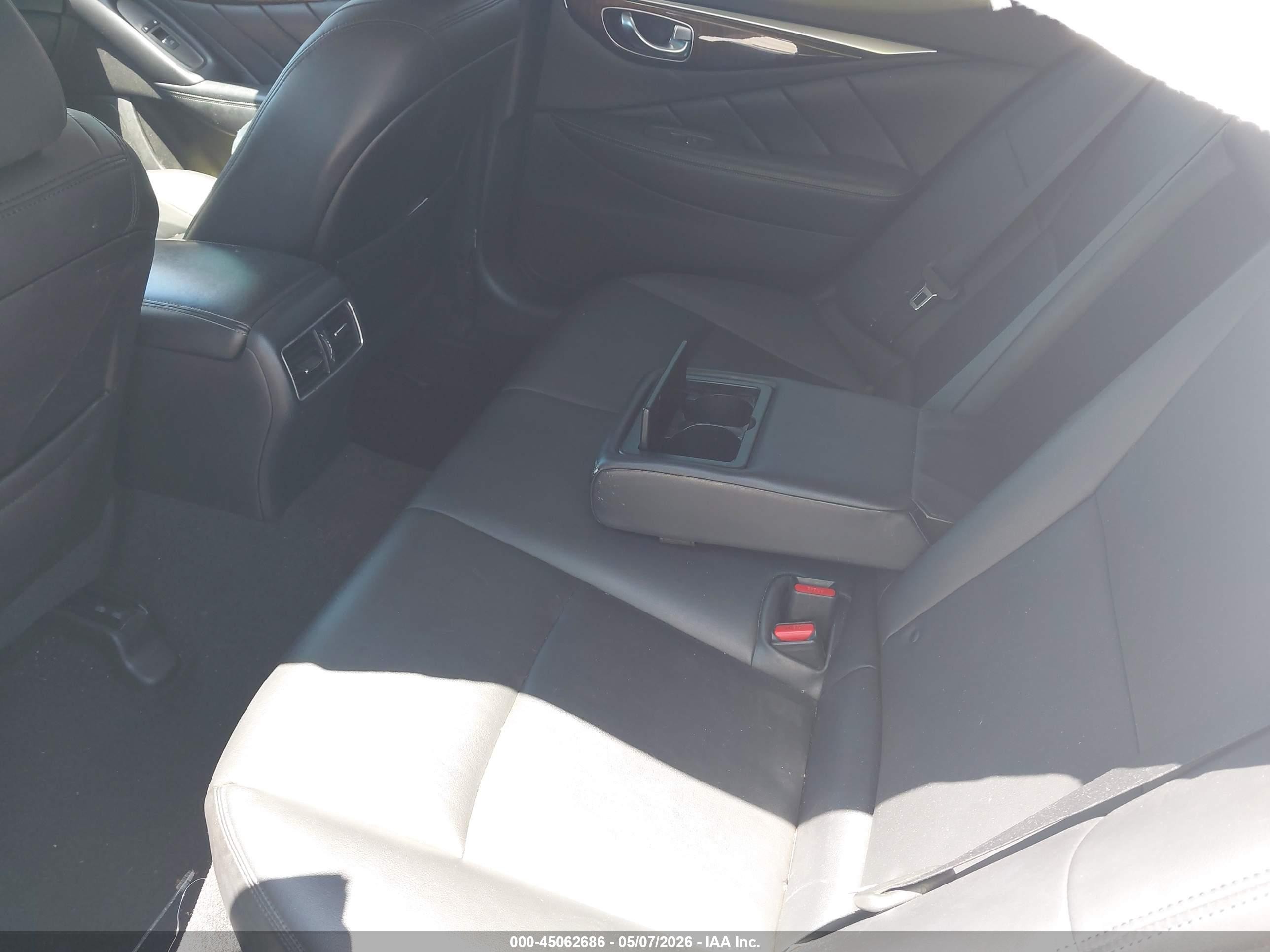 2019 Infiniti Q50 3.0t Luxe Белый vin: JN1EV7AP4KM517540