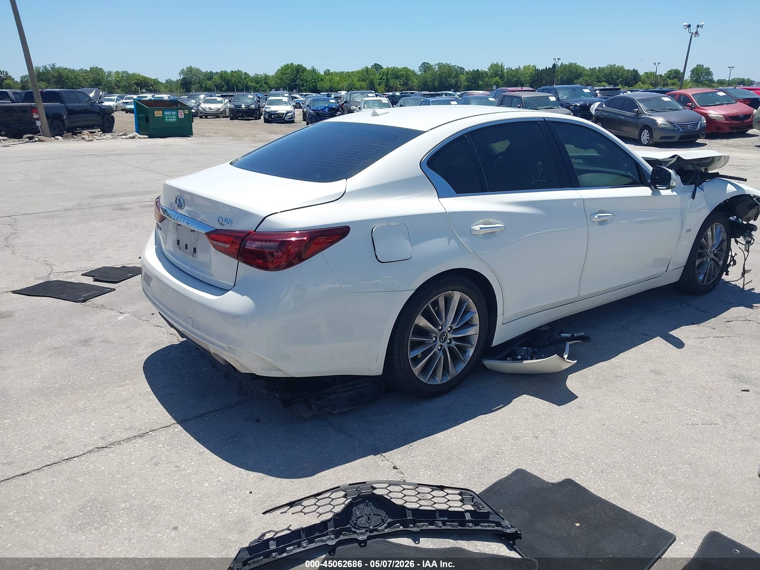 2019 Infiniti Q50 3.0t Luxe Белый vin: JN1EV7AP4KM517540