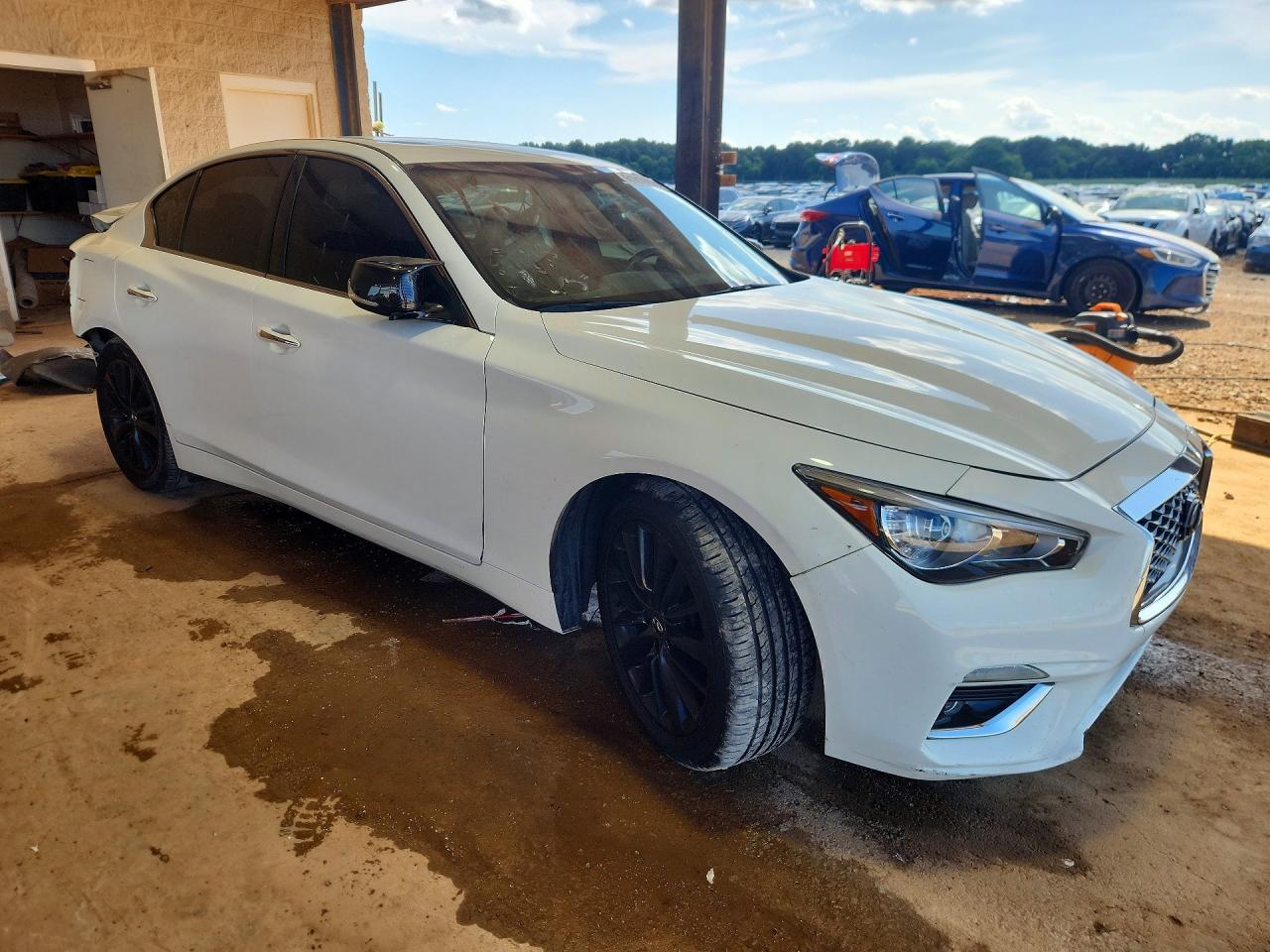 2018 Infiniti Q50 3.0t Luxe White vin: JN1EV7AP6JM359443