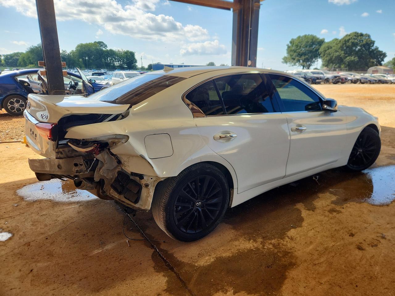 2018 Infiniti Q50 3.0t Luxe White vin: JN1EV7AP6JM359443