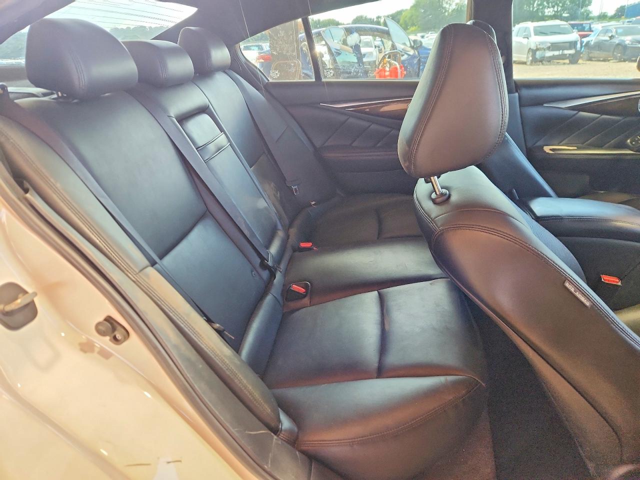 2018 Infiniti Q50 3.0t Luxe White vin: JN1EV7AP6JM359443