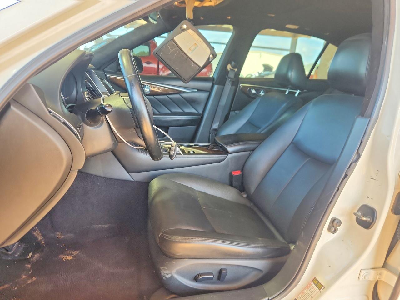 2018 Infiniti Q50 3.0t Luxe White vin: JN1EV7AP6JM359443