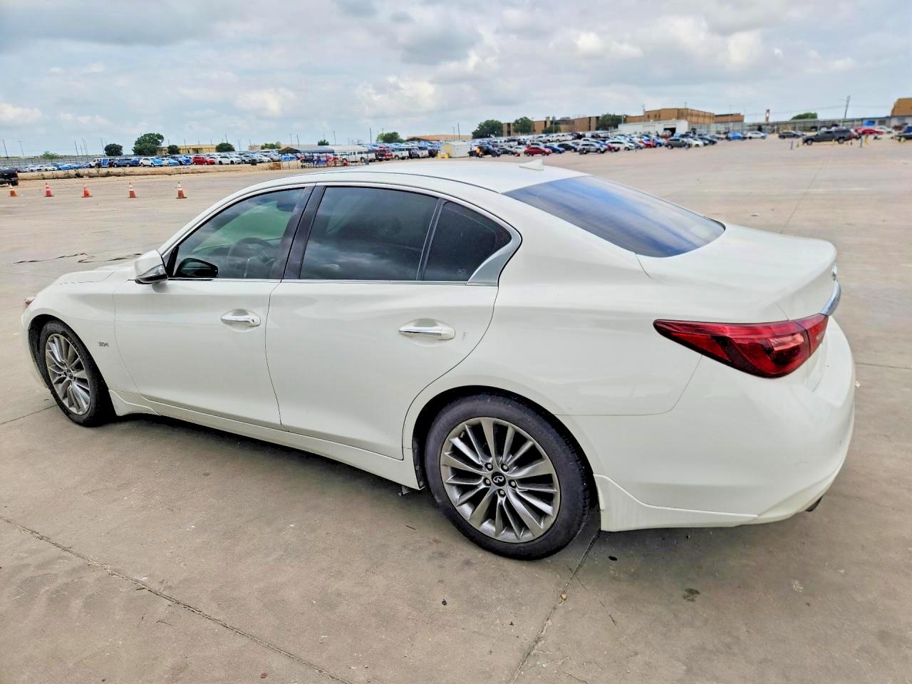 2018 Infiniti Q50 3.0t Luxe White vin: JN1EV7AP7JM350590