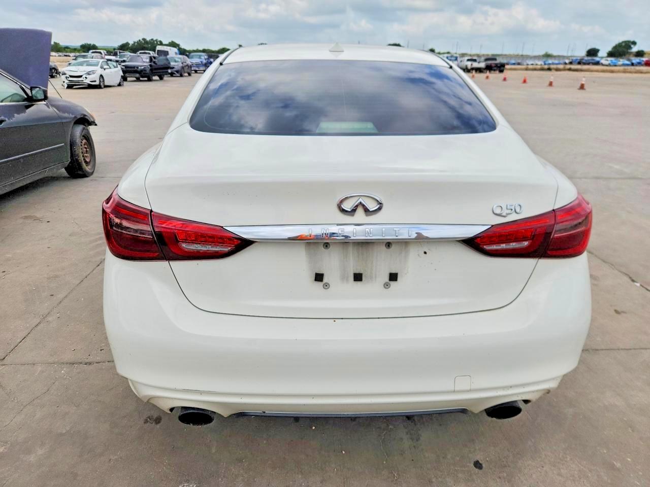 2018 Infiniti Q50 3.0t Luxe White vin: JN1EV7AP7JM350590