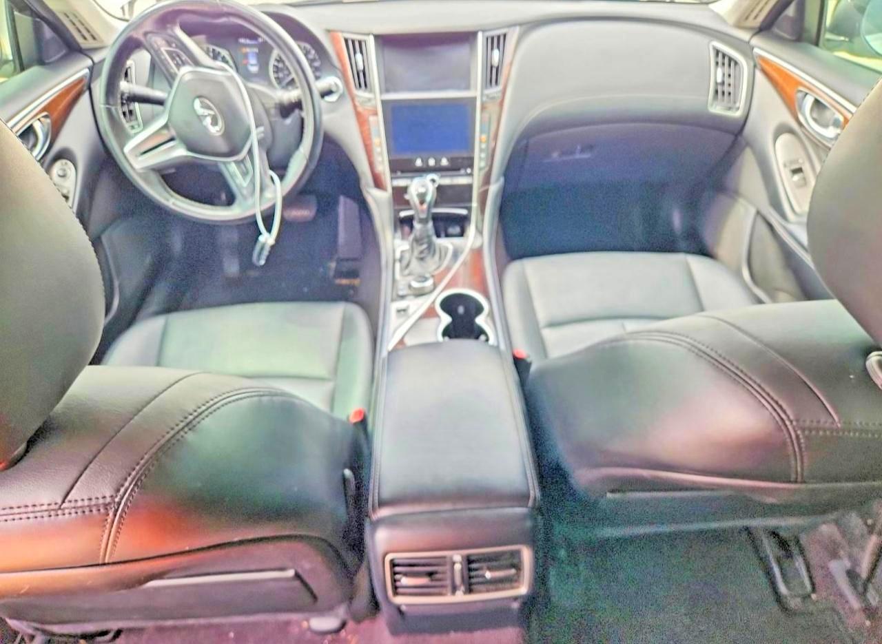 2018 Infiniti Q50 3.0t Luxe White vin: JN1EV7AP7JM350590