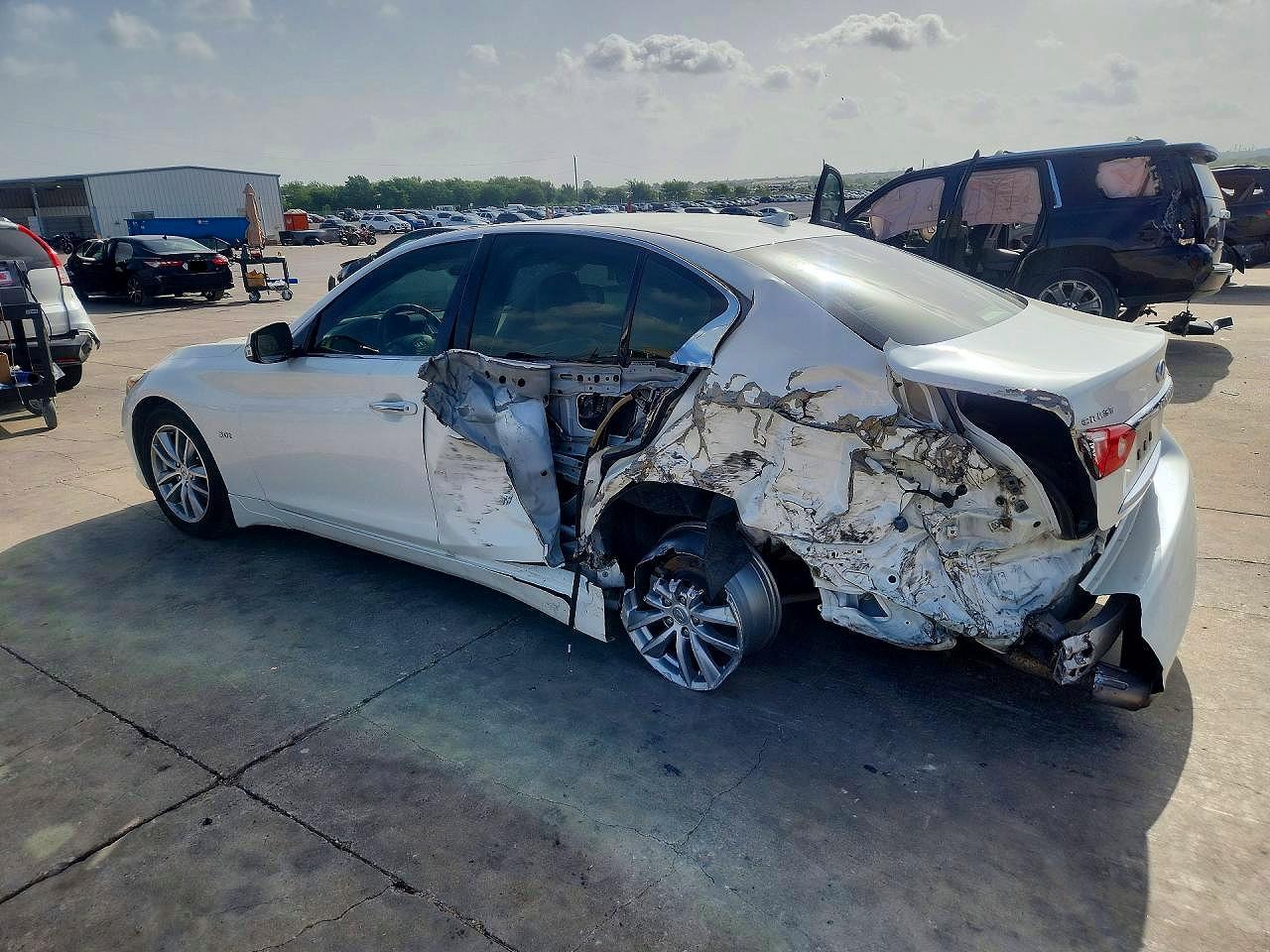 2017 Infiniti Q50 3.0t Premium White vin: JN1EV7AP8HM735666