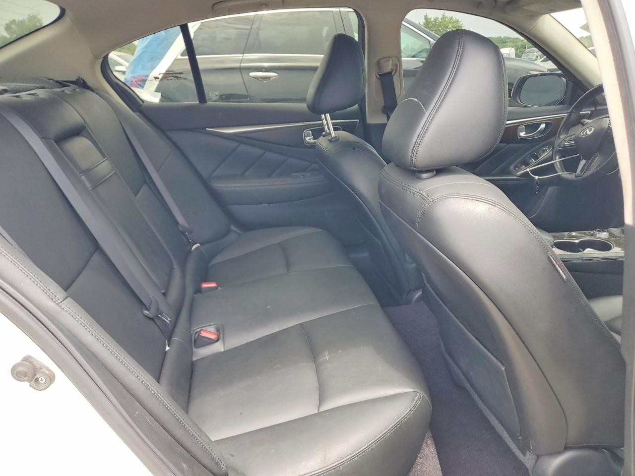 2019 Infiniti Q50 3.0t Luxe White vin: JN1EV7AP8KM510901