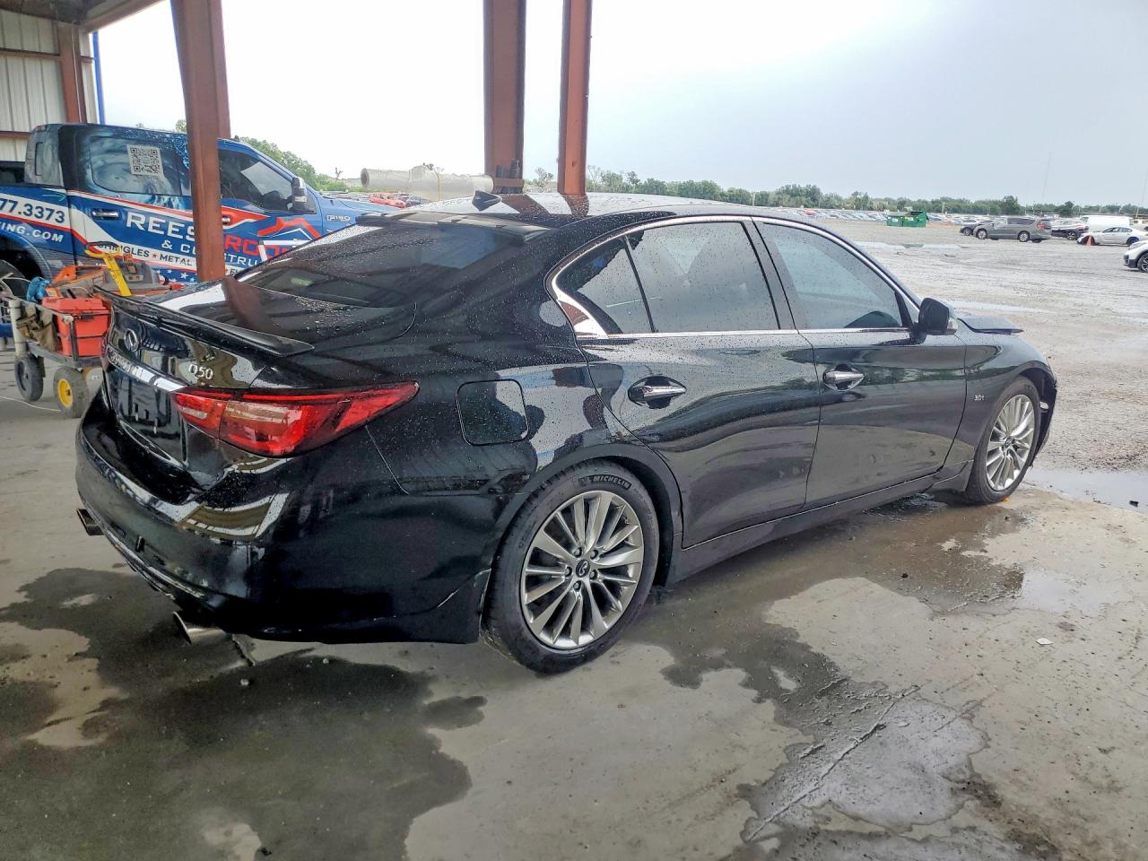 2018 Infiniti Q50 3.0t Luxe Черный vin: JN1EV7AP9JM358335