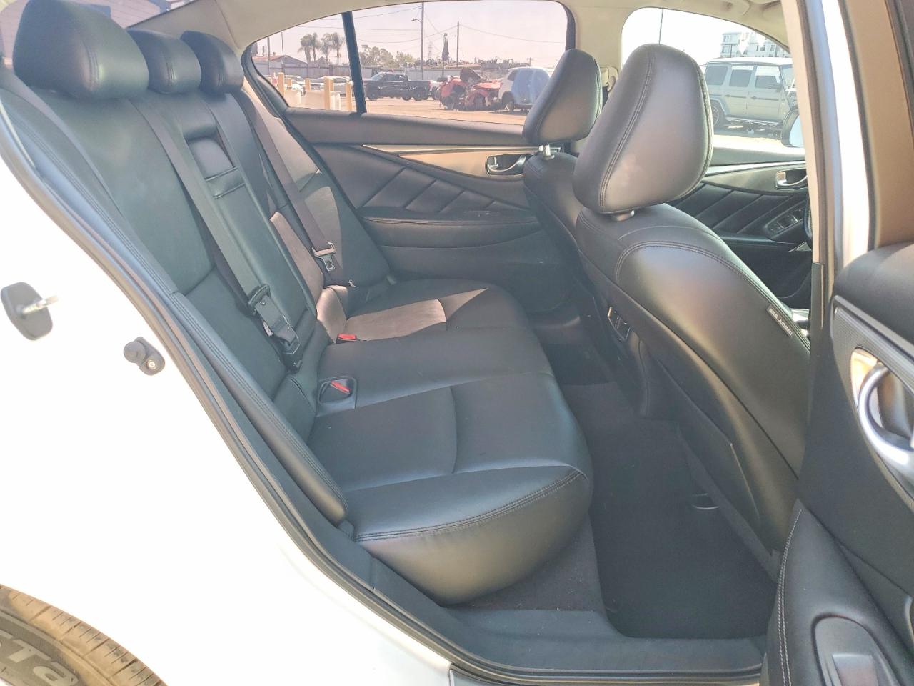 2017 Infiniti Q50 3.0t Premium White vin: JN1EV7APXHM730243