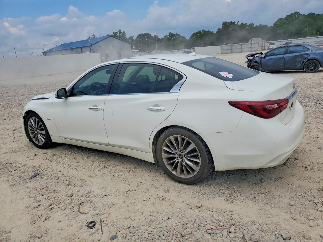 2018 Infiniti Q50 3.0t Luxe White vin: JN1EV7APXJM361762