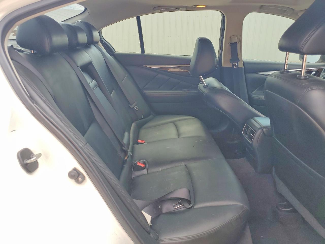 2018 Infiniti Q50 3.0t Luxe White vin: JN1EV7APXJM361762