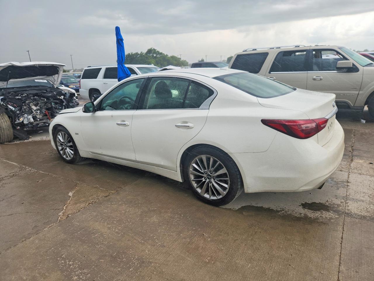 2018 Infiniti Q50 3.0t Luxe White vin: JN1EV7APXJM363057