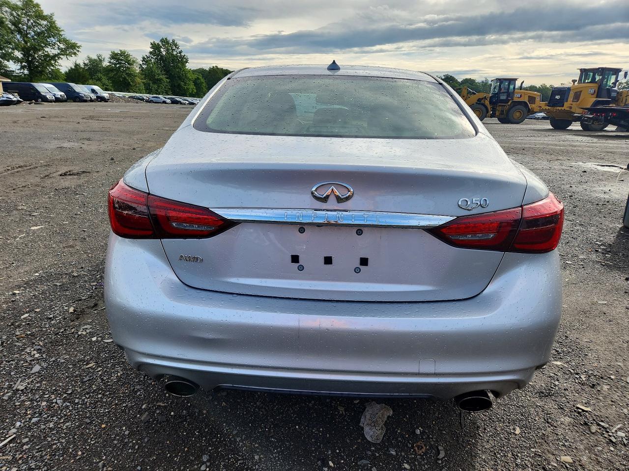 2018 Infiniti Q50 3.0t Luxe Silver vin: JN1EV7AR1JM439475