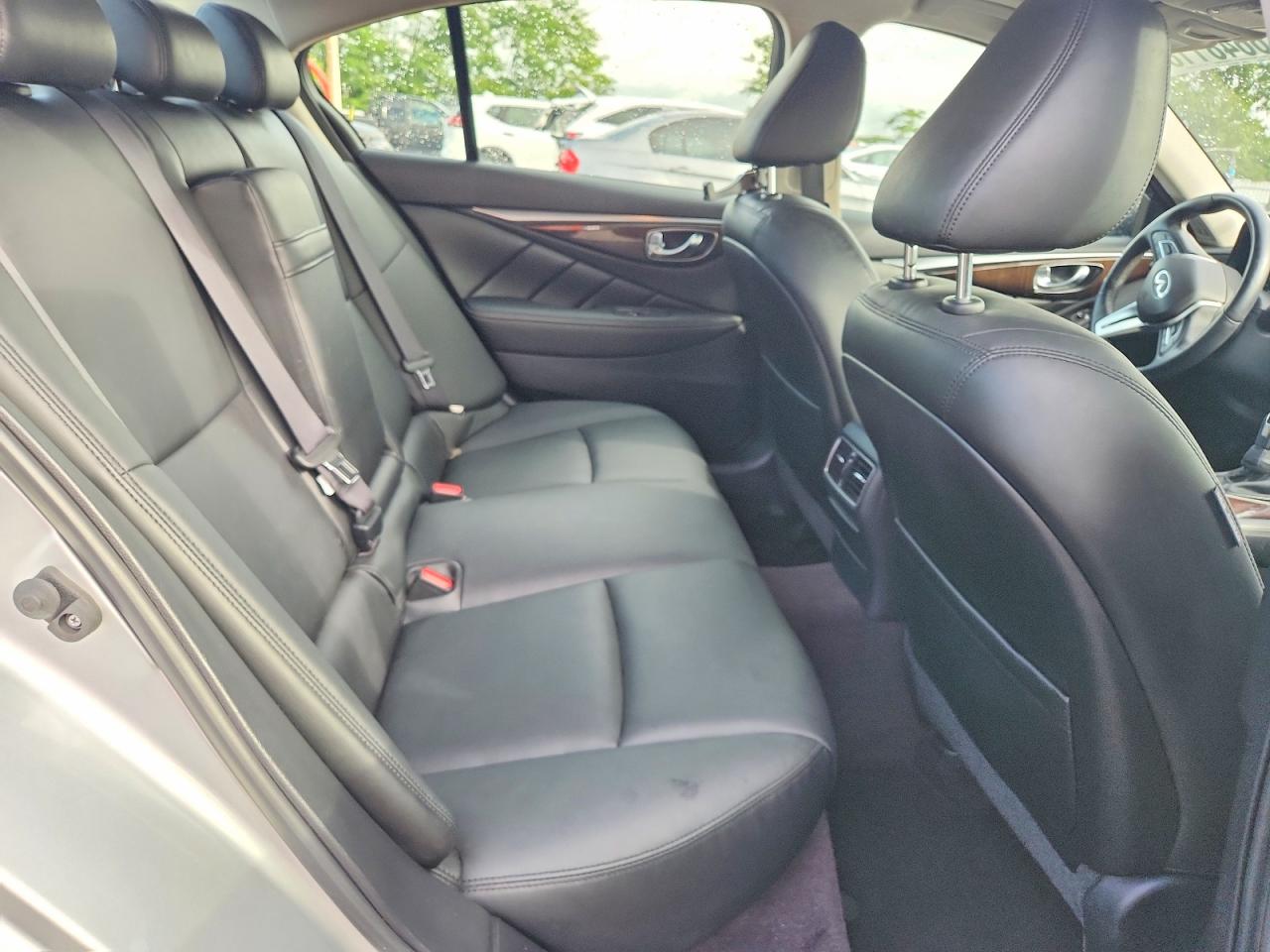 2018 Infiniti Q50 3.0t Luxe Silver vin: JN1EV7AR1JM439475