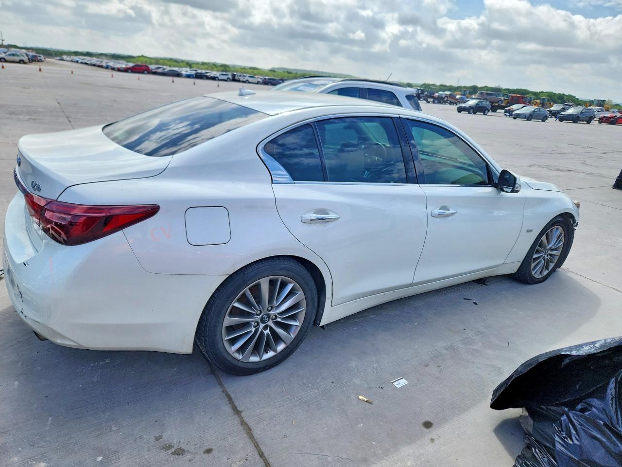2018 Infiniti Q50 3.0t Luxe White vin: JN1EV7AR1JM610130