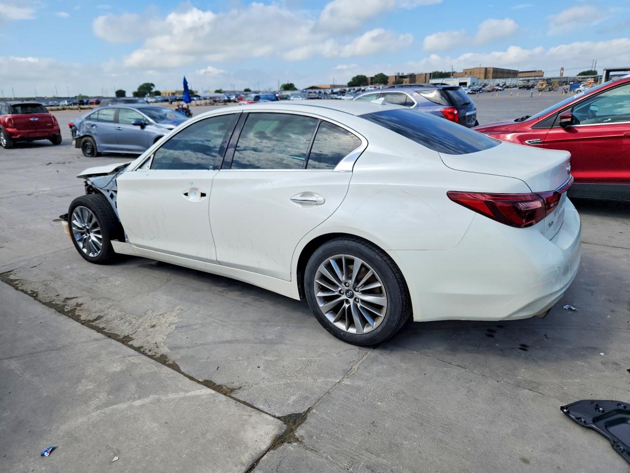 2018 Infiniti Q50 3.0t Luxe White vin: JN1EV7AR1JM610130