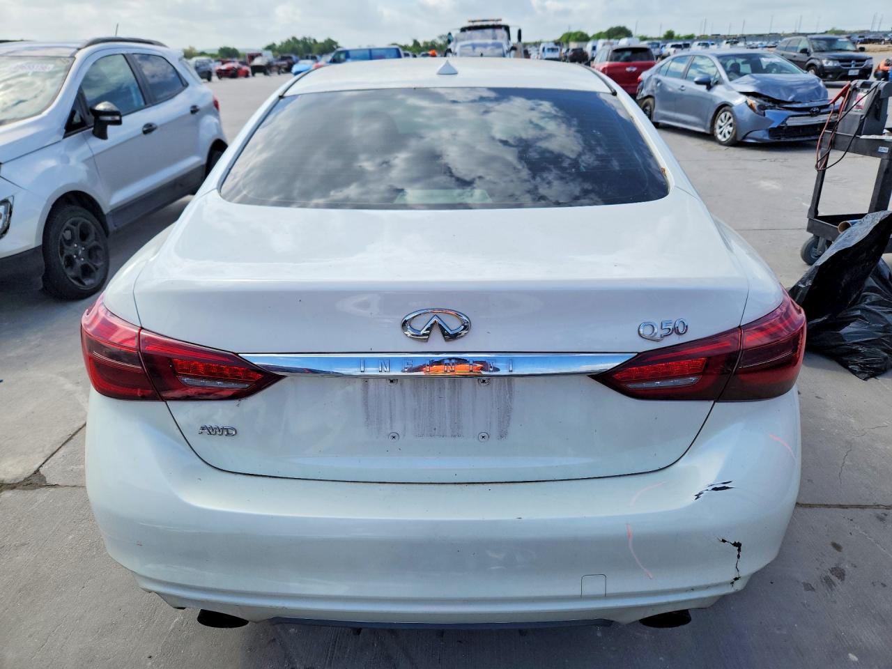 2018 Infiniti Q50 3.0t Luxe White vin: JN1EV7AR1JM610130