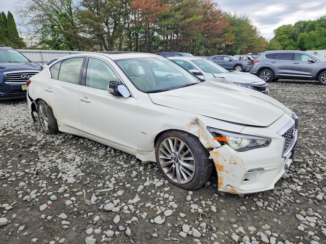 2019 Infiniti Q50 3.0t Luxe White vin: JN1EV7AR3KM556587