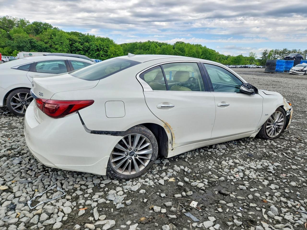 2019 Infiniti Q50 3.0t Luxe White vin: JN1EV7AR3KM556587