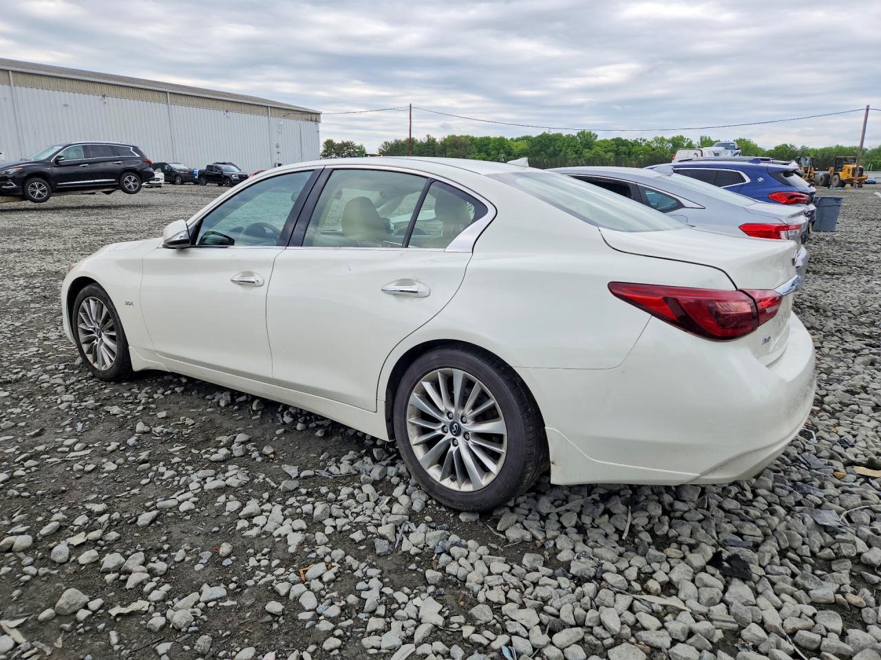 2019 Infiniti Q50 3.0t Luxe White vin: JN1EV7AR3KM556587