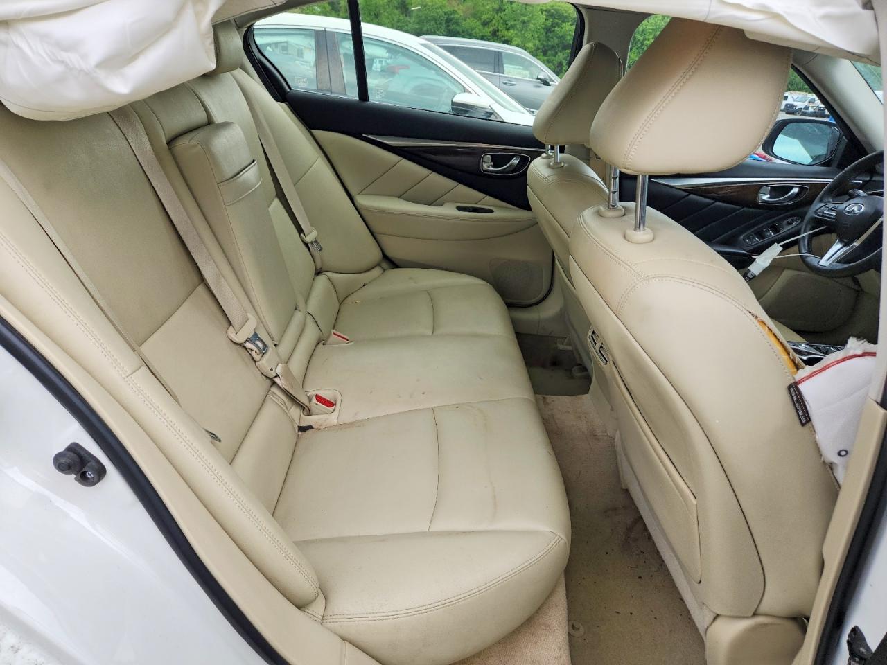 2019 Infiniti Q50 3.0t Luxe White vin: JN1EV7AR3KM556587