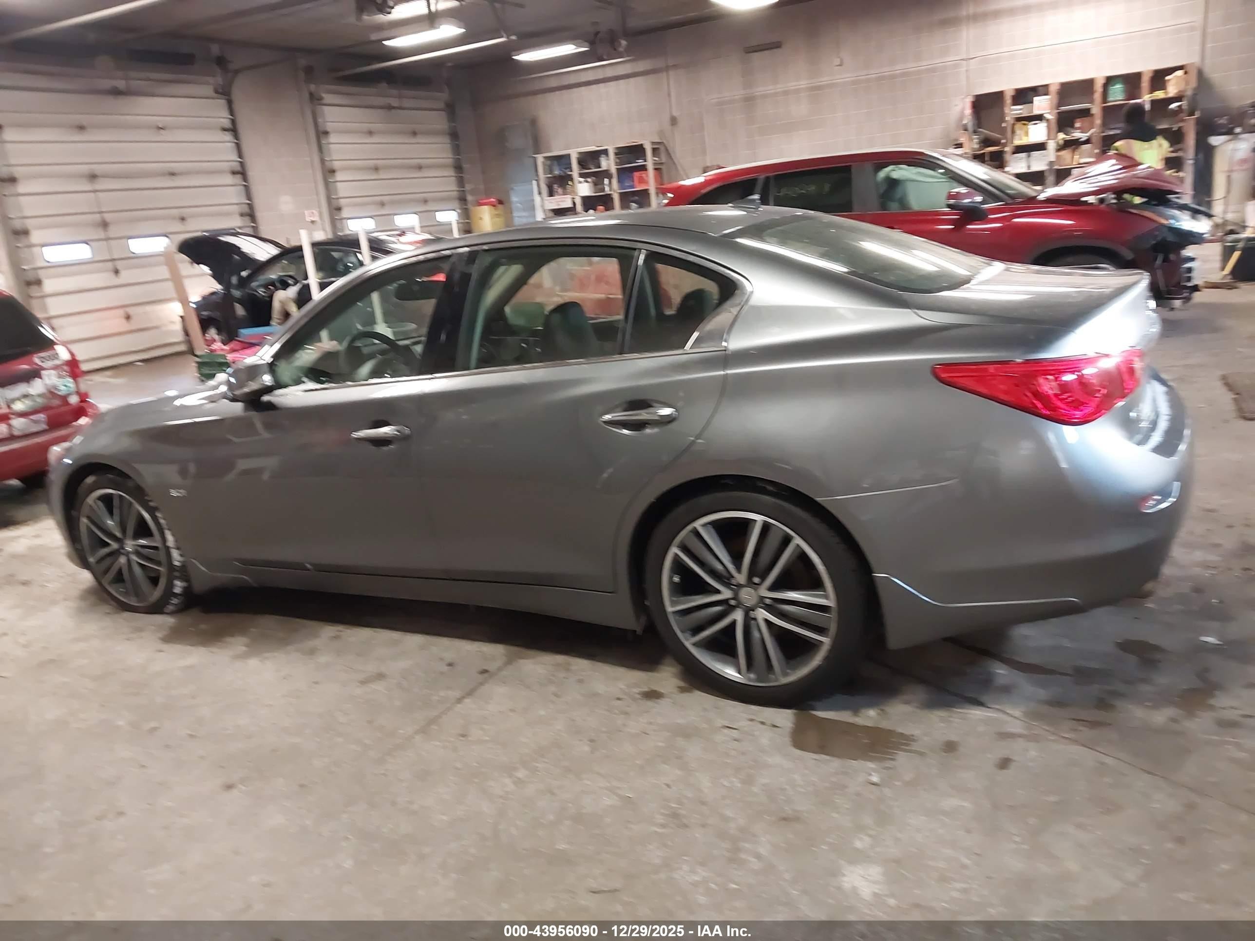 2017 Infiniti Q50 3.0t Premium Серый vin: JN1EV7AR5HM832681