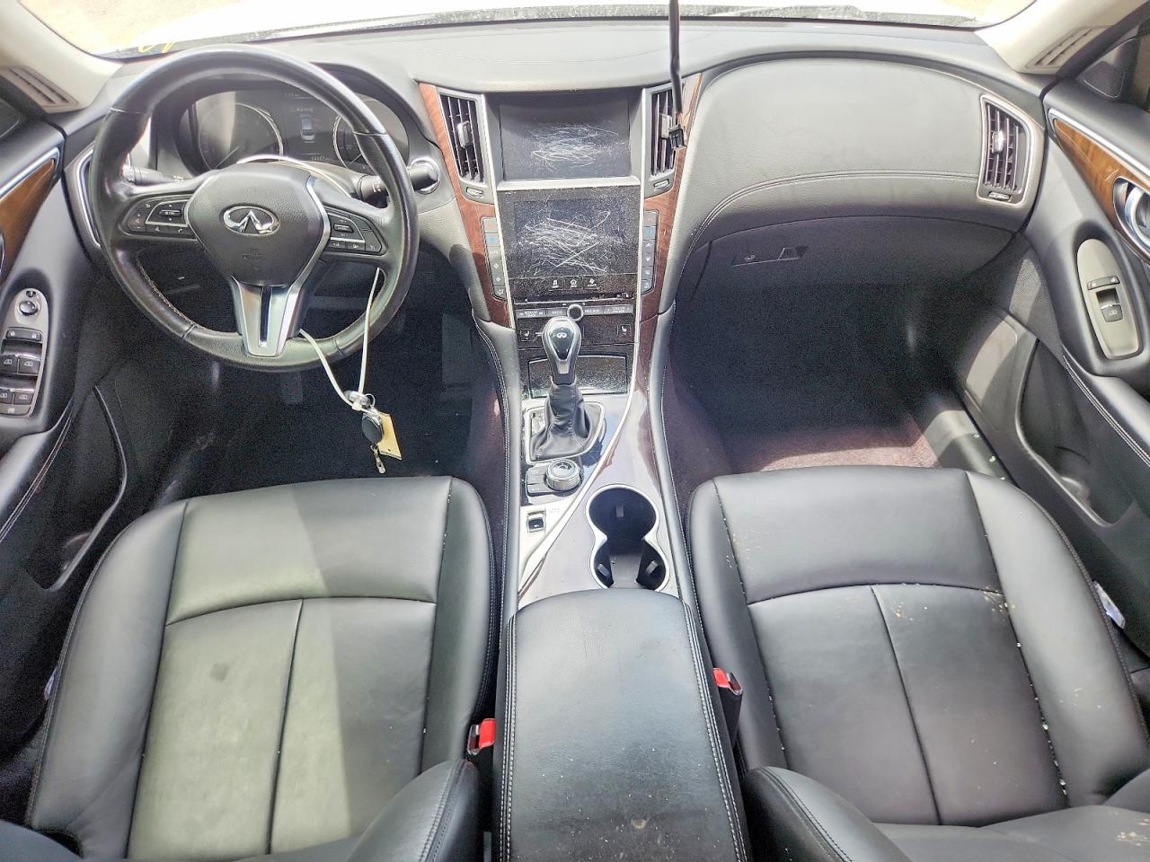2019 Infiniti Q50 3.0t Luxe Белый vin: JN1EV7AR5KM556767