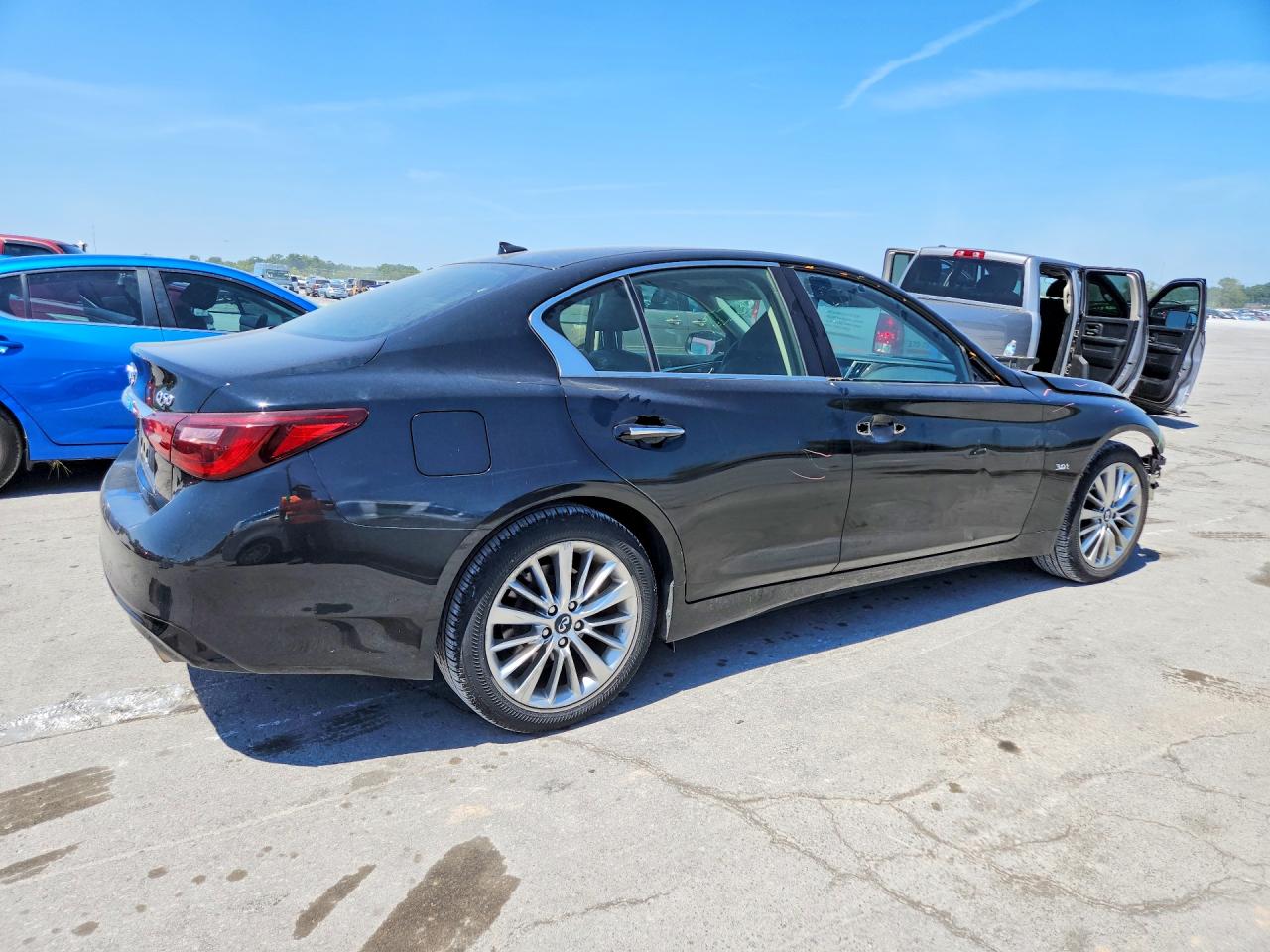 2019 Infiniti Q50 3.0t Luxe Черный vin: JN1EV7AR5KM558387