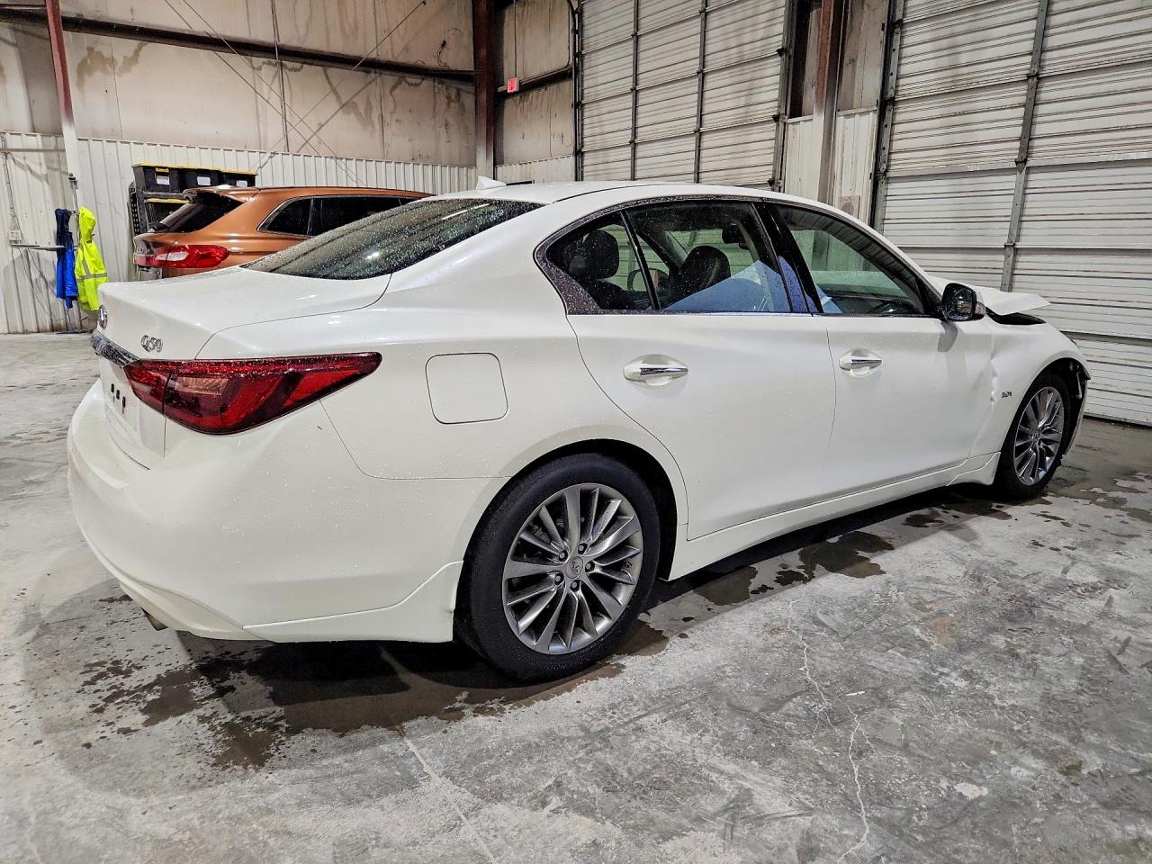 2019 Infiniti Q50 3.0t Luxe White vin: JN1EV7AR8KM593912