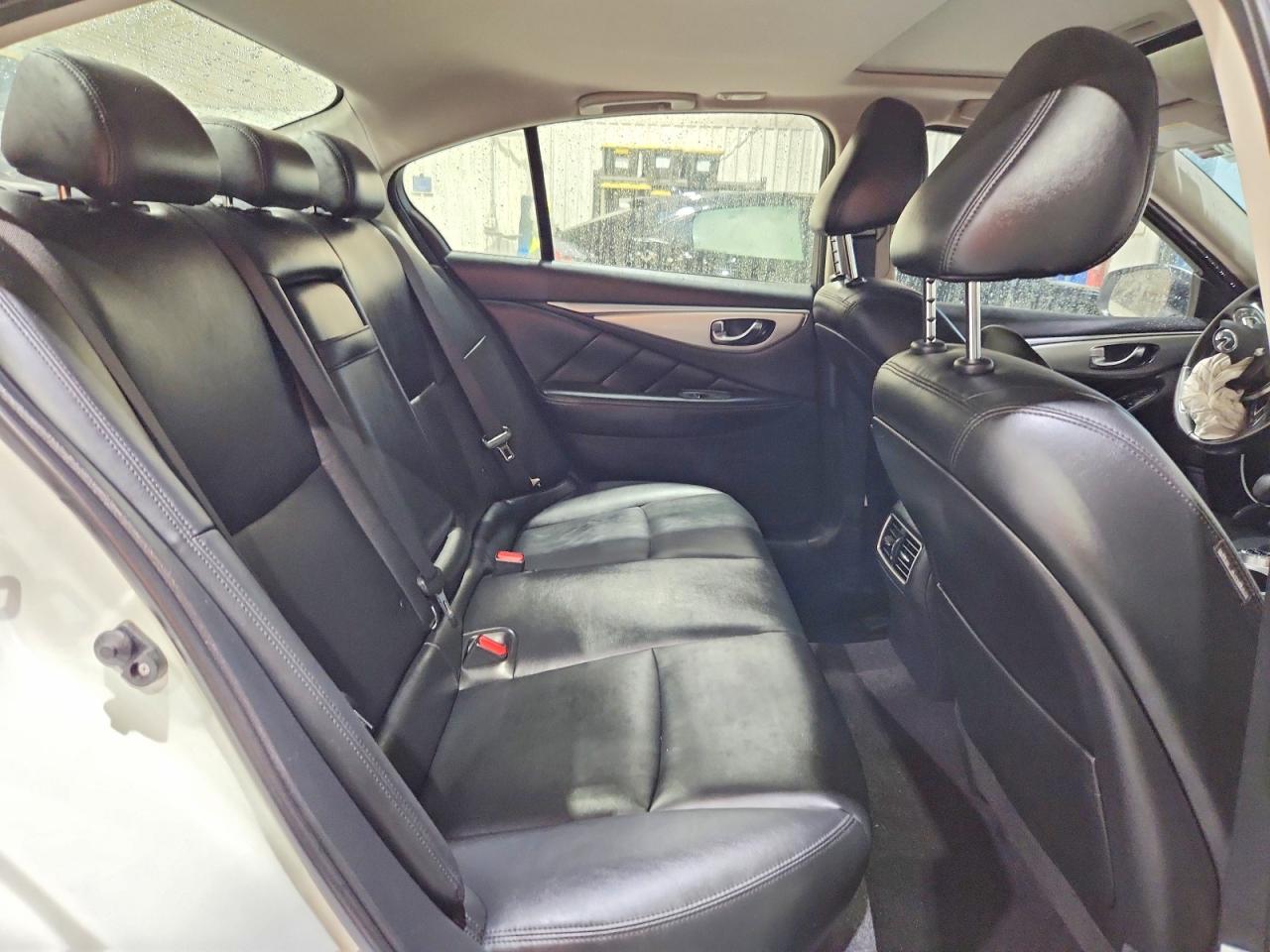 2019 Infiniti Q50 3.0t Luxe White vin: JN1EV7AR8KM593912