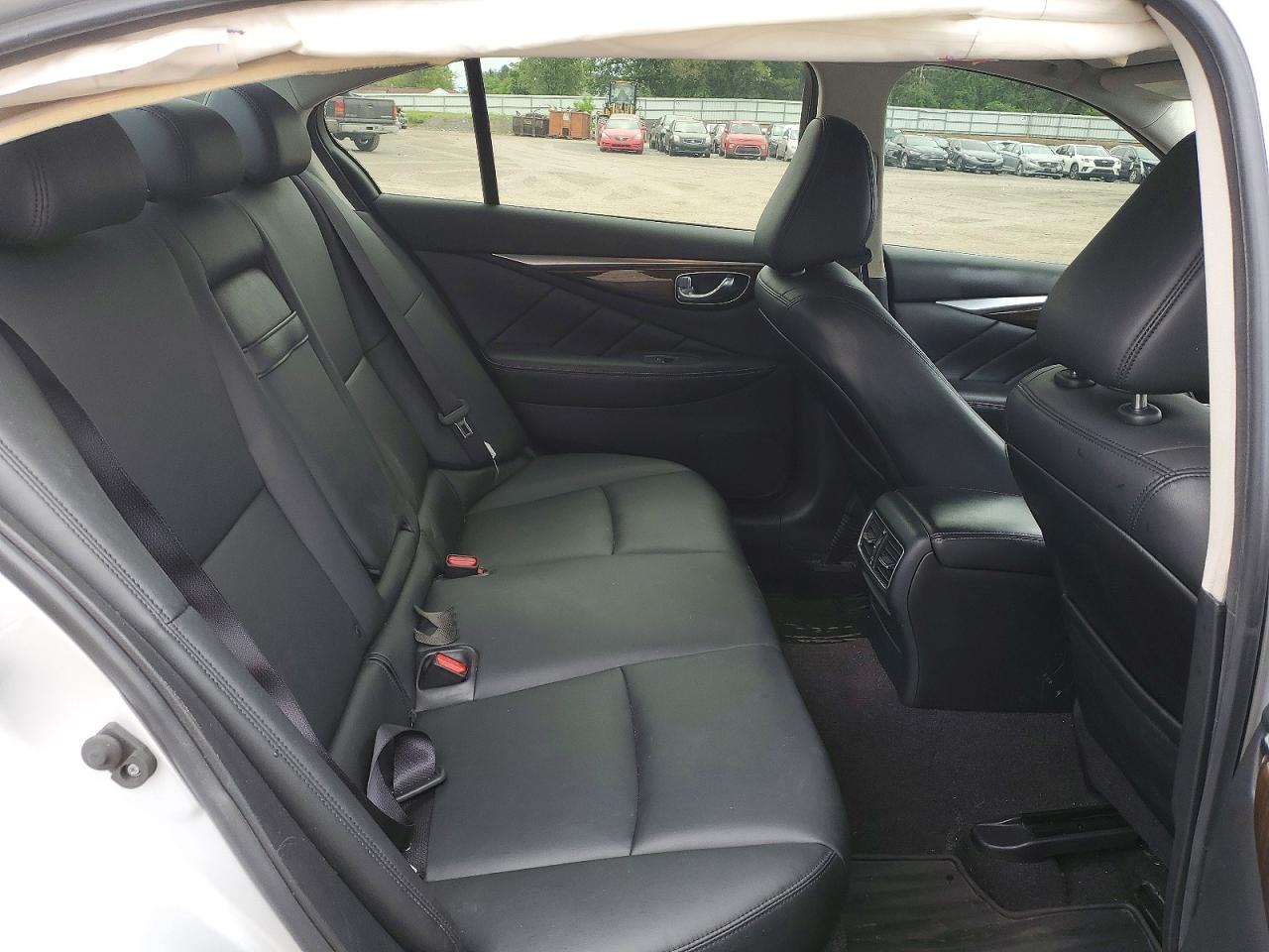 2018 Infiniti Q50 3.0t Luxe Silver vin: JN1EV7AR9JM433777