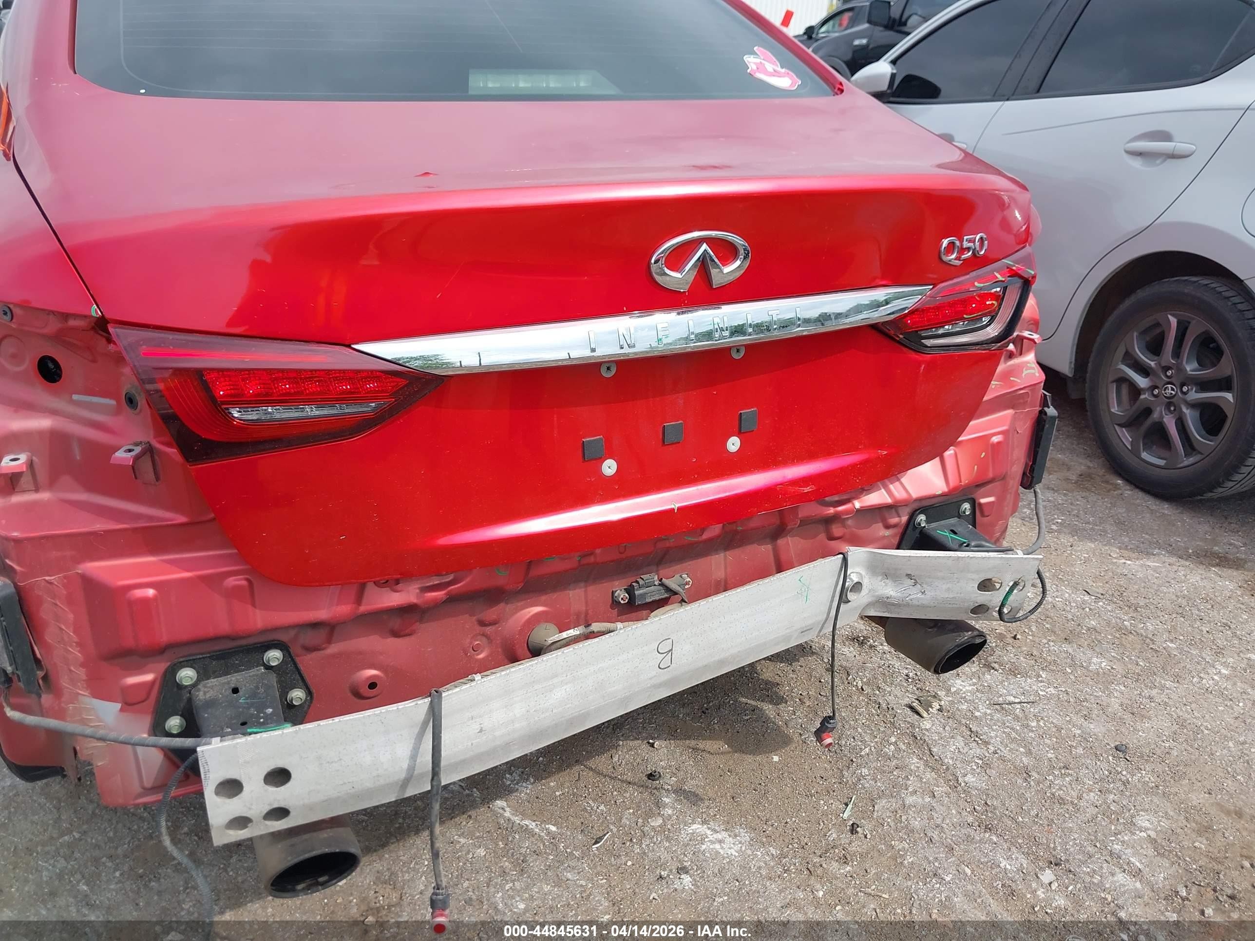 2022 Infiniti Q50 Luxe Red vin: JN1EV7BP1NM310185